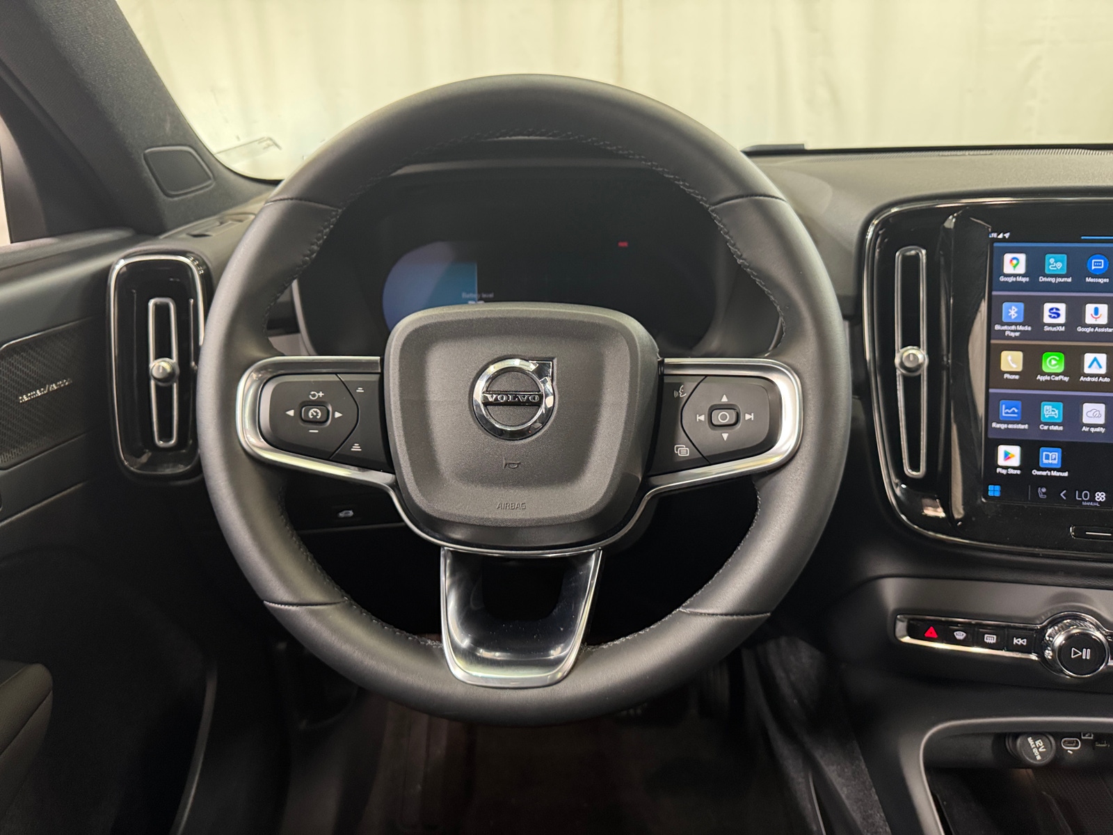 Thumbnail: 2023 Volvo XC40 - 5