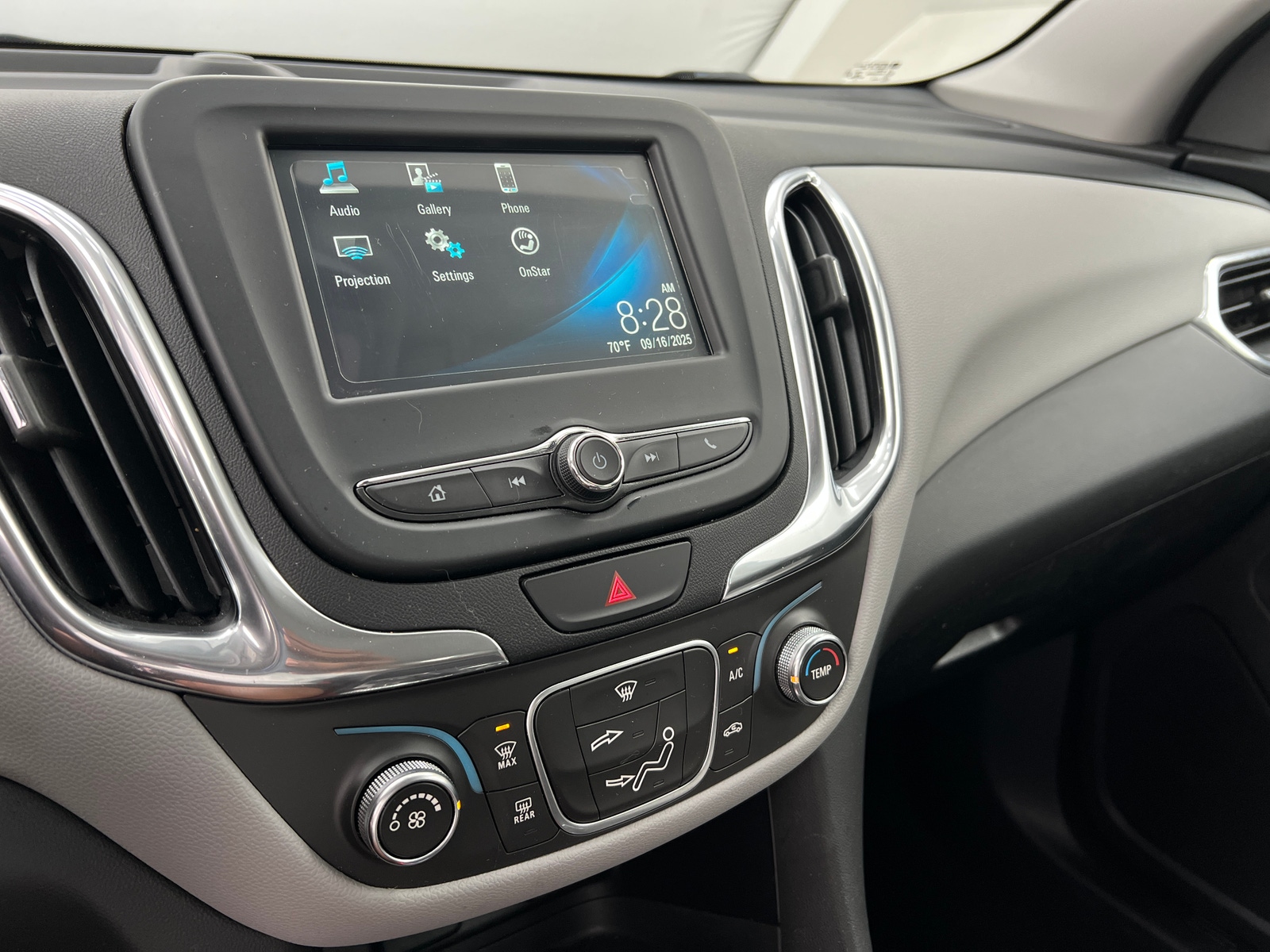 Thumbnail: 2018 Chevrolet Equinox - 4