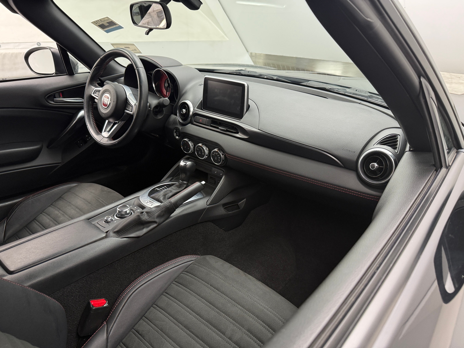 Thumbnail: 2017 Fiat 124 Spider - 2