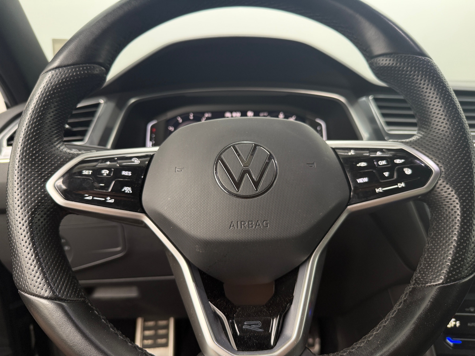Thumbnail: 2023 Volkswagen Tiguan - 4