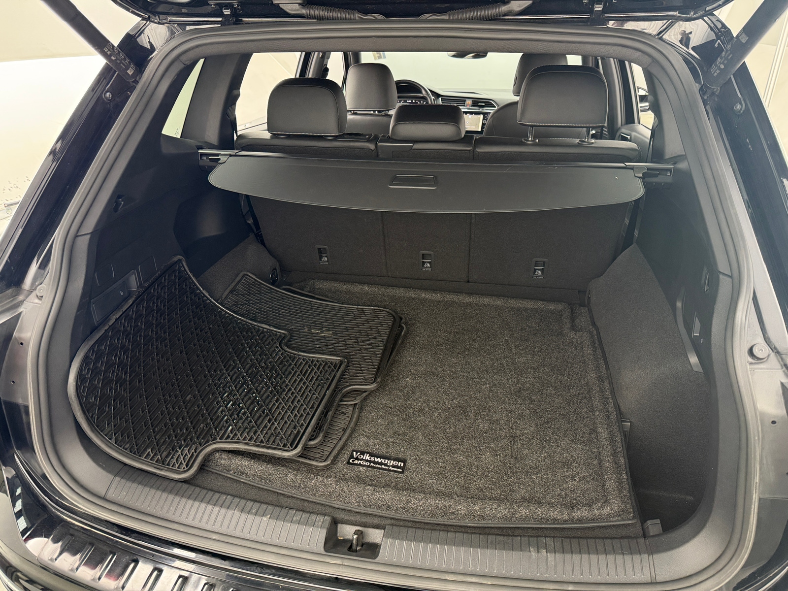 Thumbnail: 2023 Volkswagen Tiguan - 6