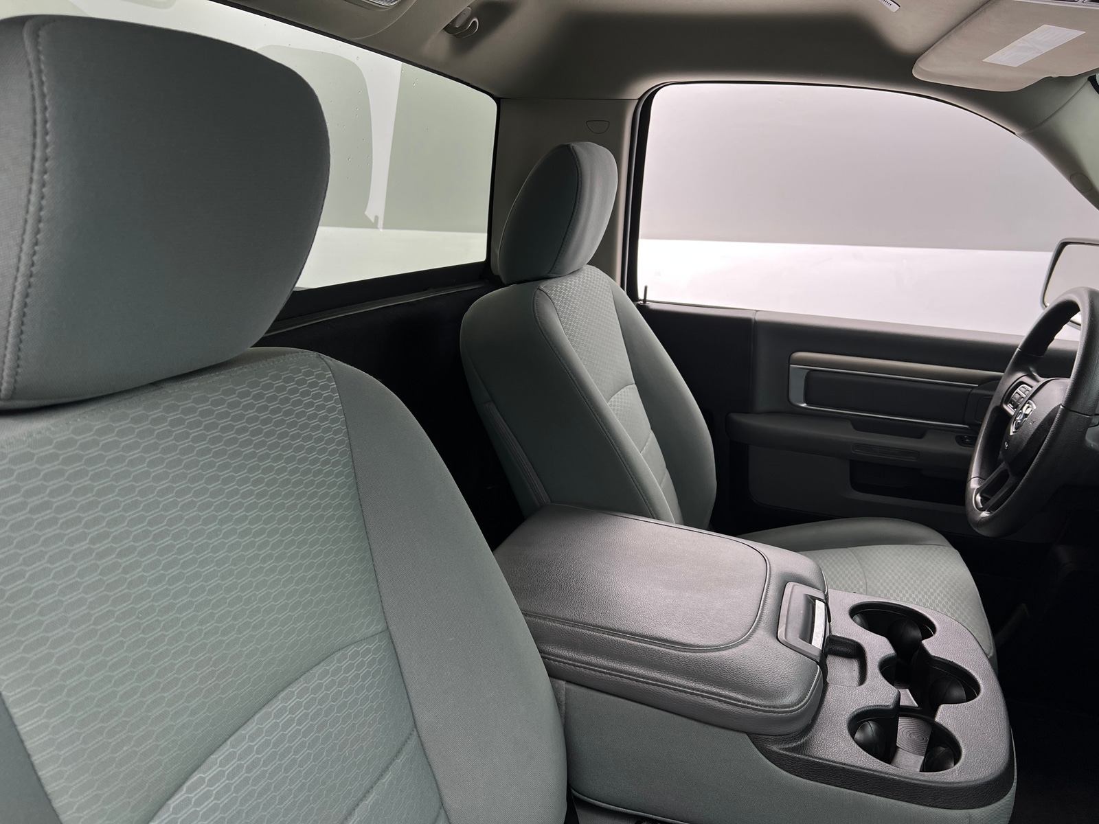 Thumbnail: 2020 RAM 1500 Classic - 2