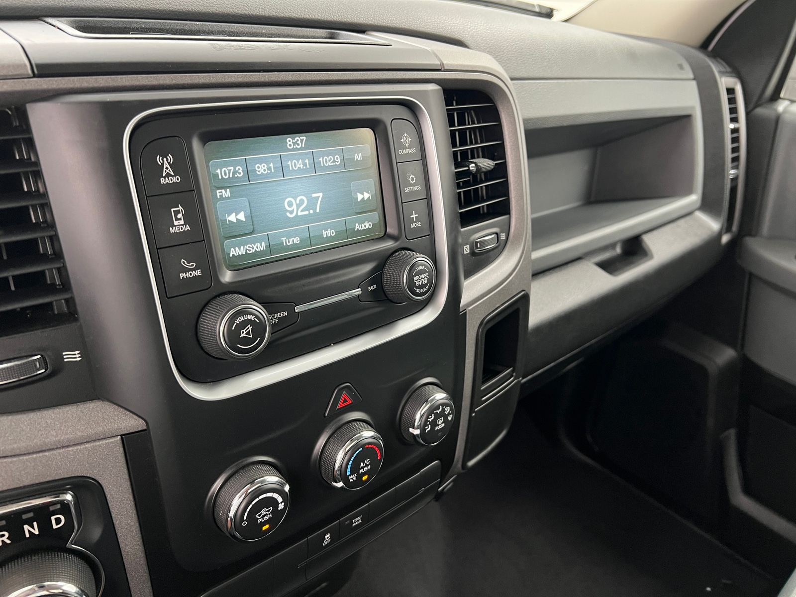 Thumbnail: 2020 RAM 1500 Classic - 3