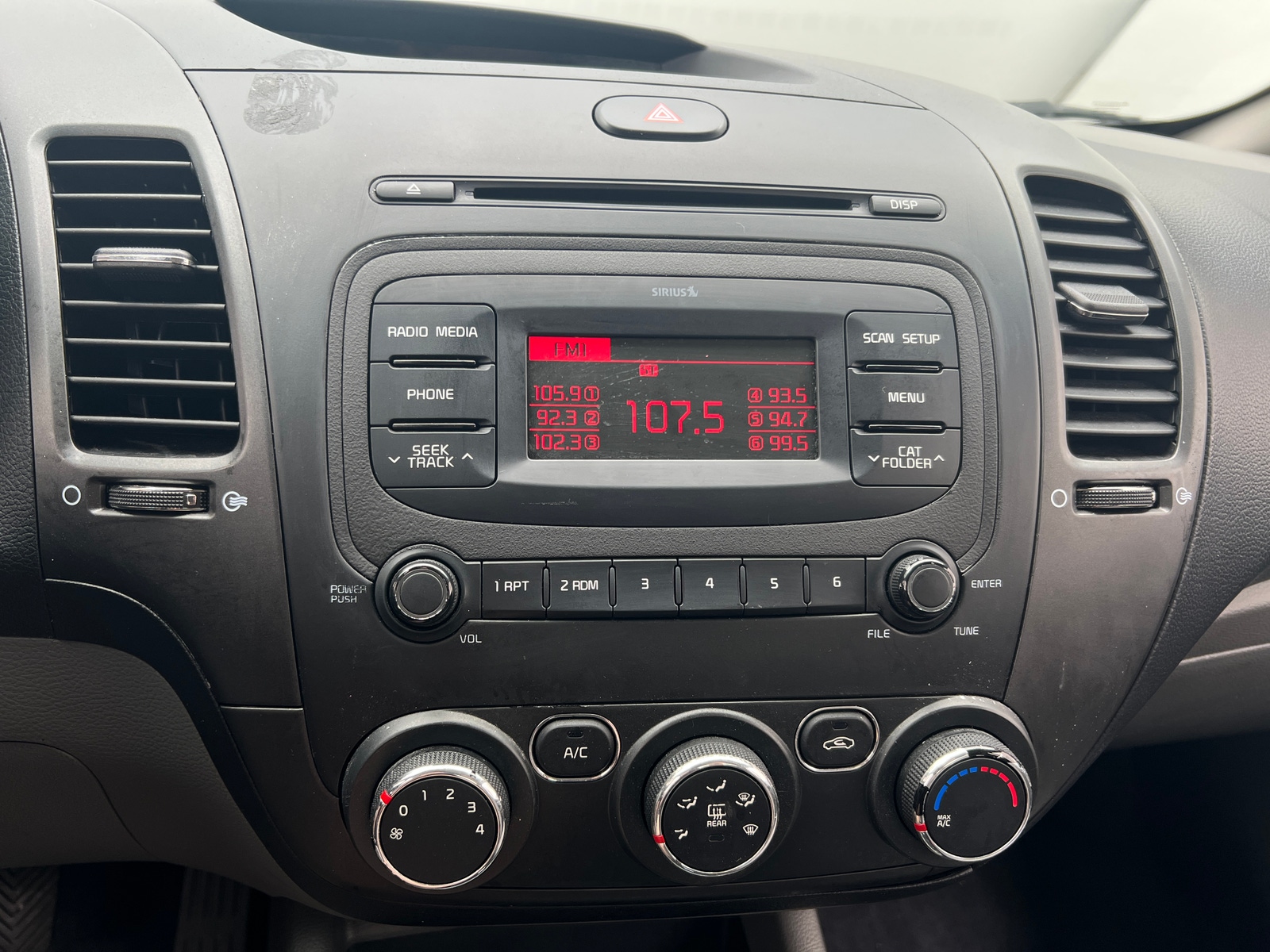 Thumbnail: 2017 Kia Forte - 4