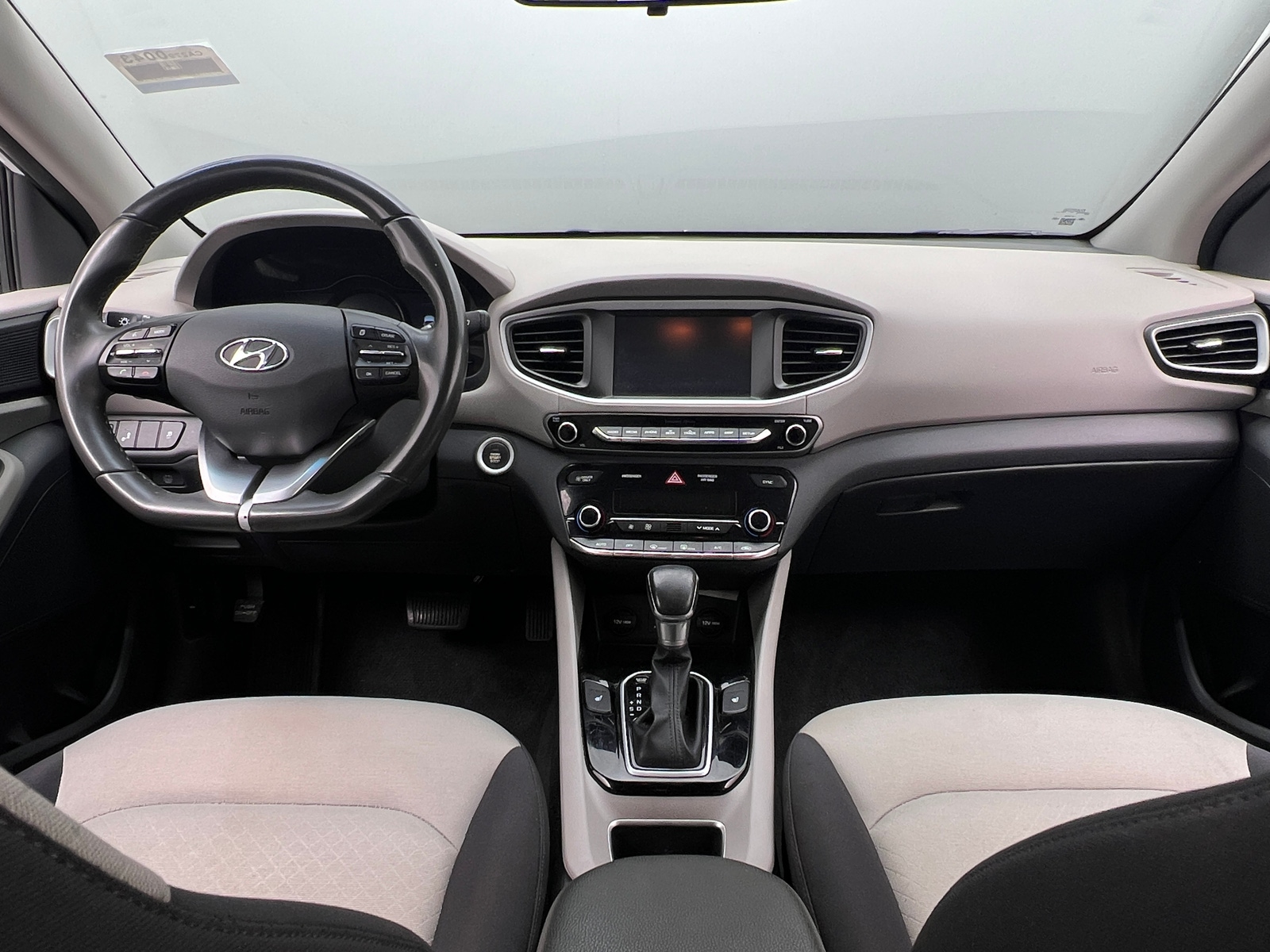 Thumbnail: 2018 Hyundai Ioniq - 3