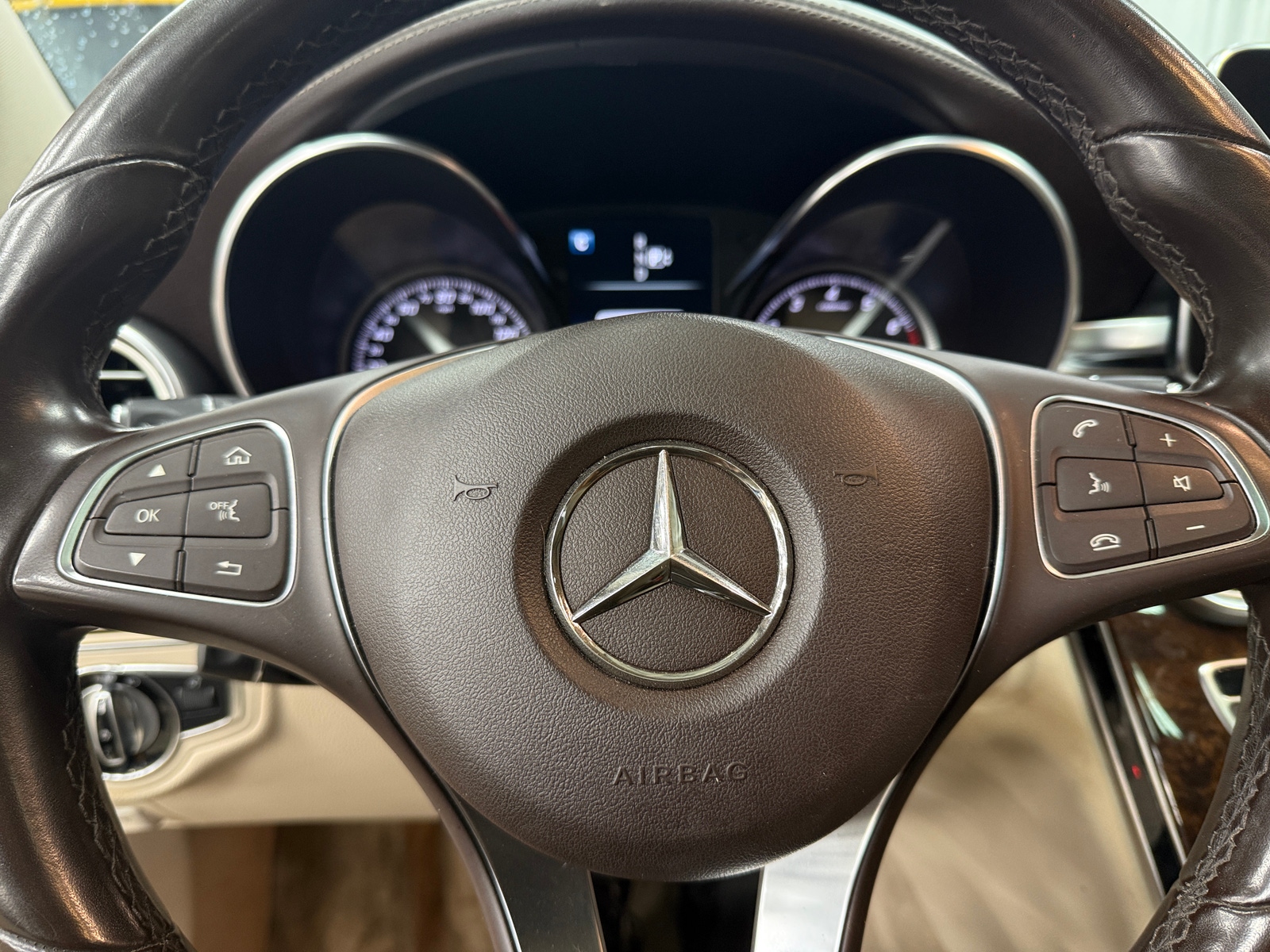 Thumbnail: 2015 Mercedes-Benz C-Class - 4