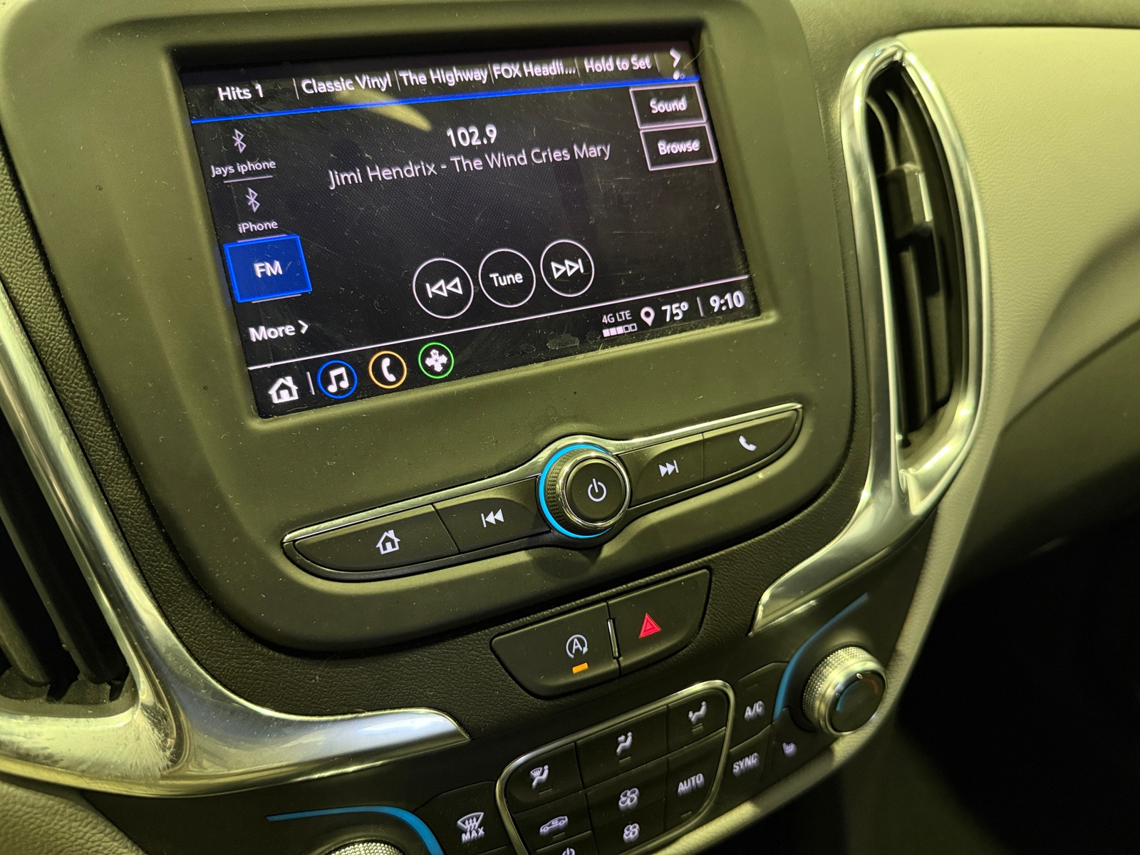 Thumbnail: 2023 Chevrolet Equinox - 4