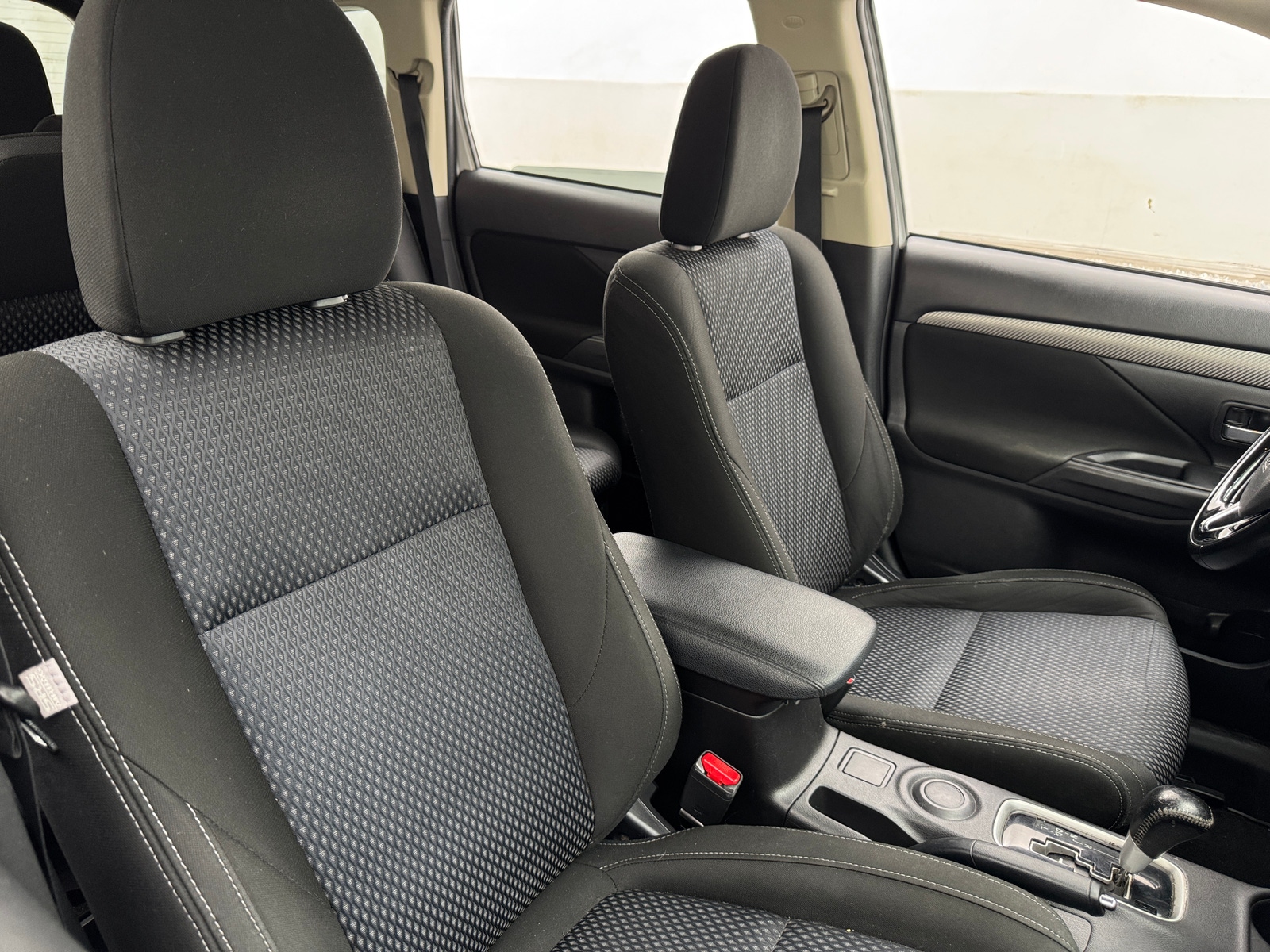Thumbnail: 2016 Mitsubishi Outlander - 2