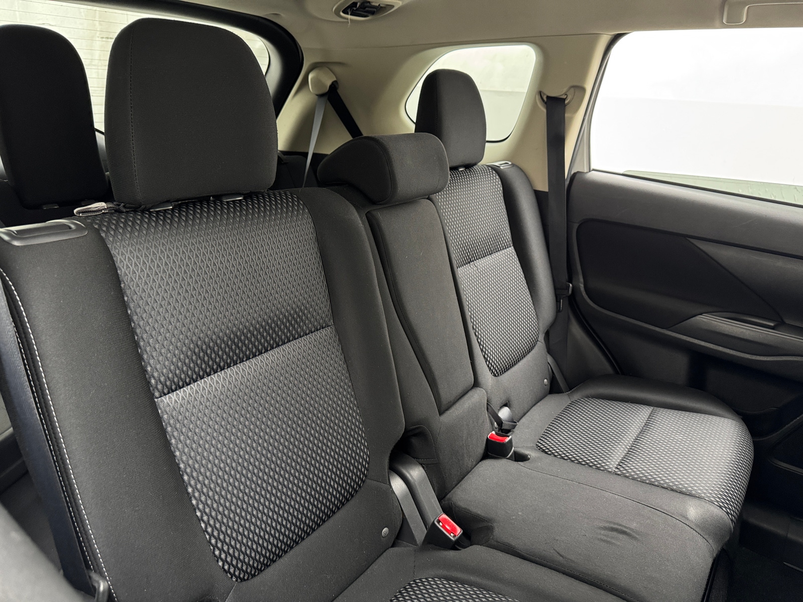 Thumbnail: 2016 Mitsubishi Outlander - 6