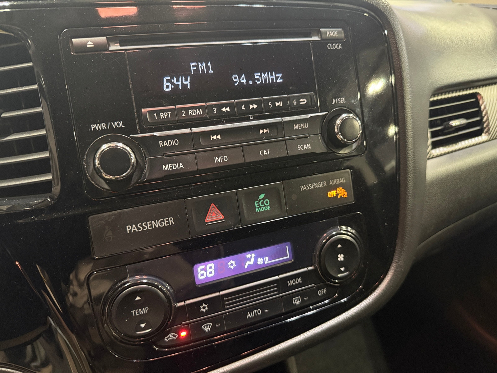 Thumbnail: 2016 Mitsubishi Outlander - 4