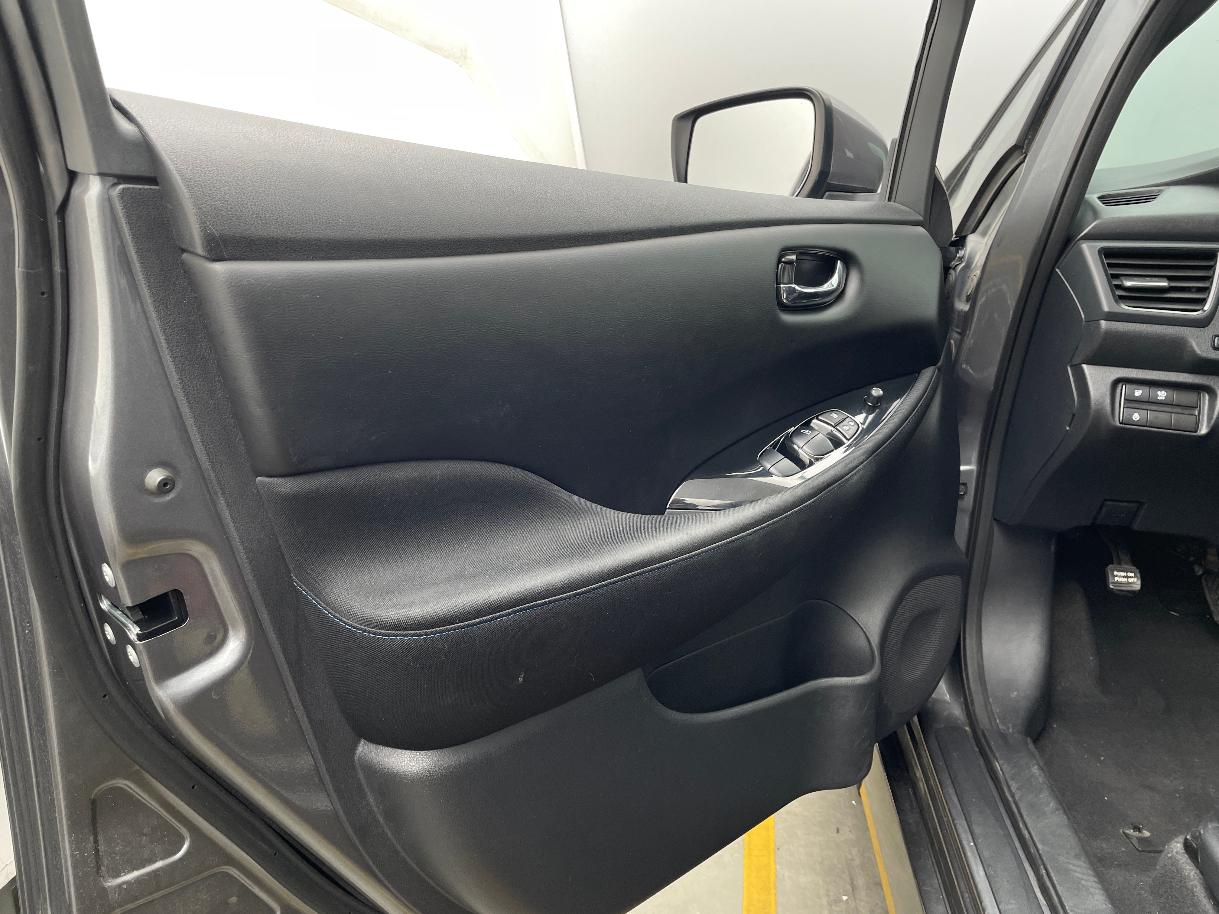 Used 2019 Nissan Leaf SV with VIN 1N4AZ1CP4KC306859 for sale in Oak Creek, WI