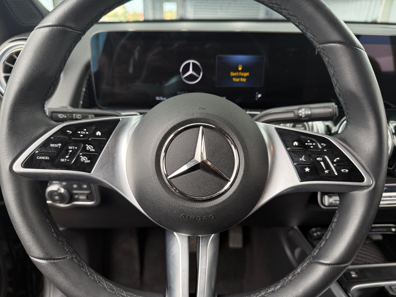 Thumbnail: 2025 Mercedes-Benz GLB - 4