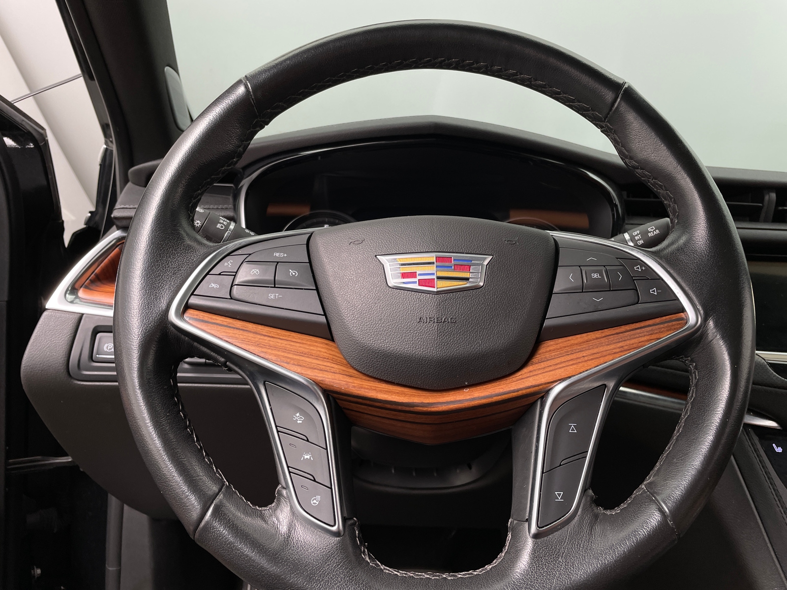 Thumbnail: 2022 Cadillac XT5 - 4