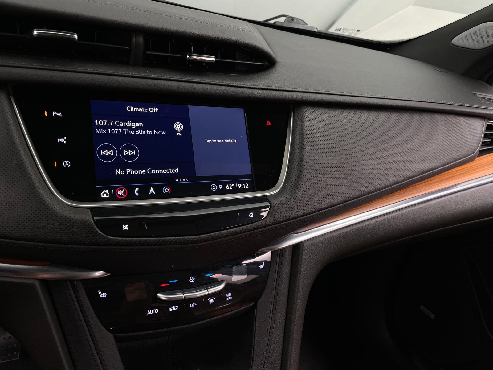 Thumbnail: 2022 Cadillac XT5 - 3