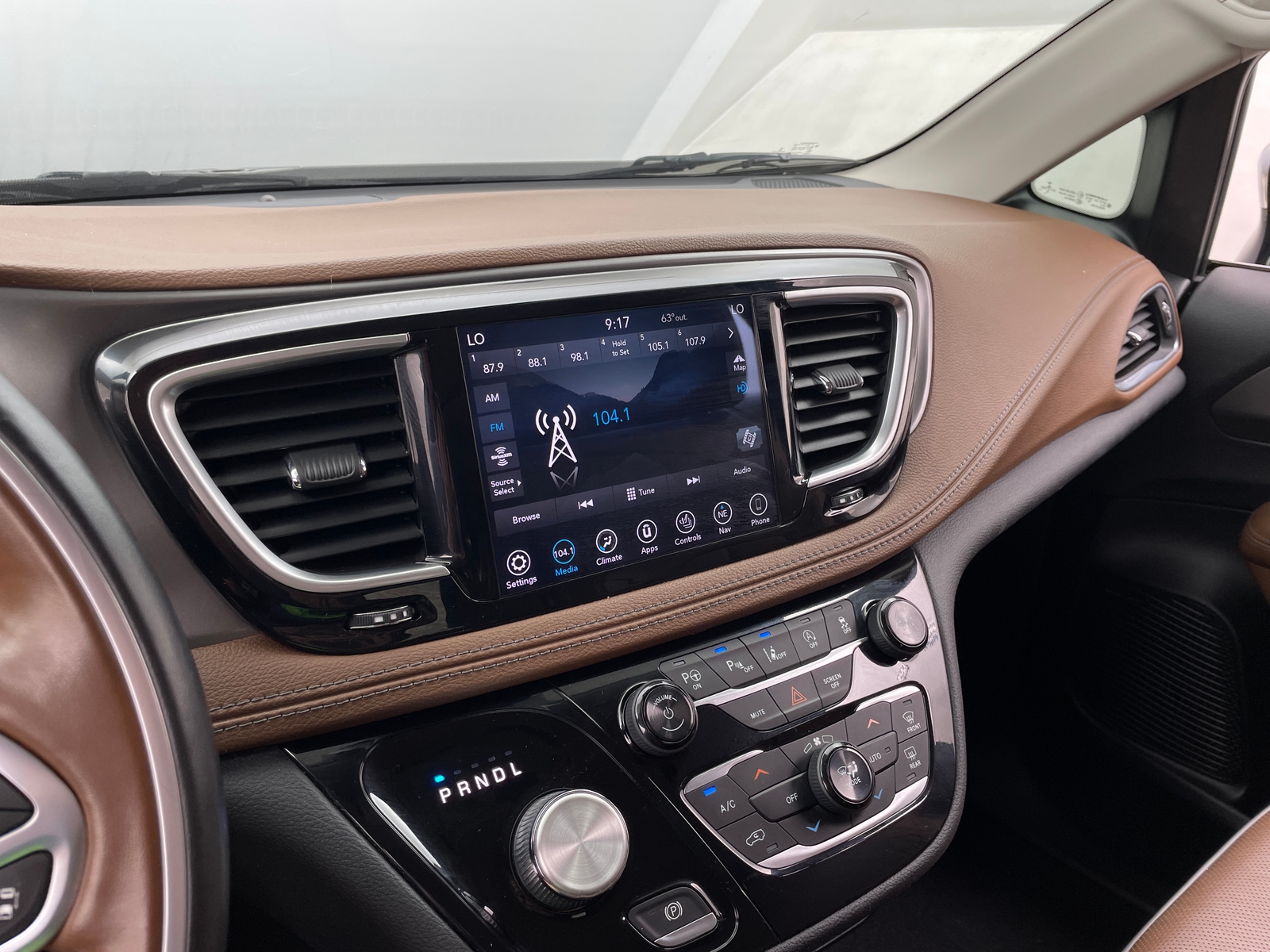 Thumbnail: 2019 Chrysler Pacifica - 3