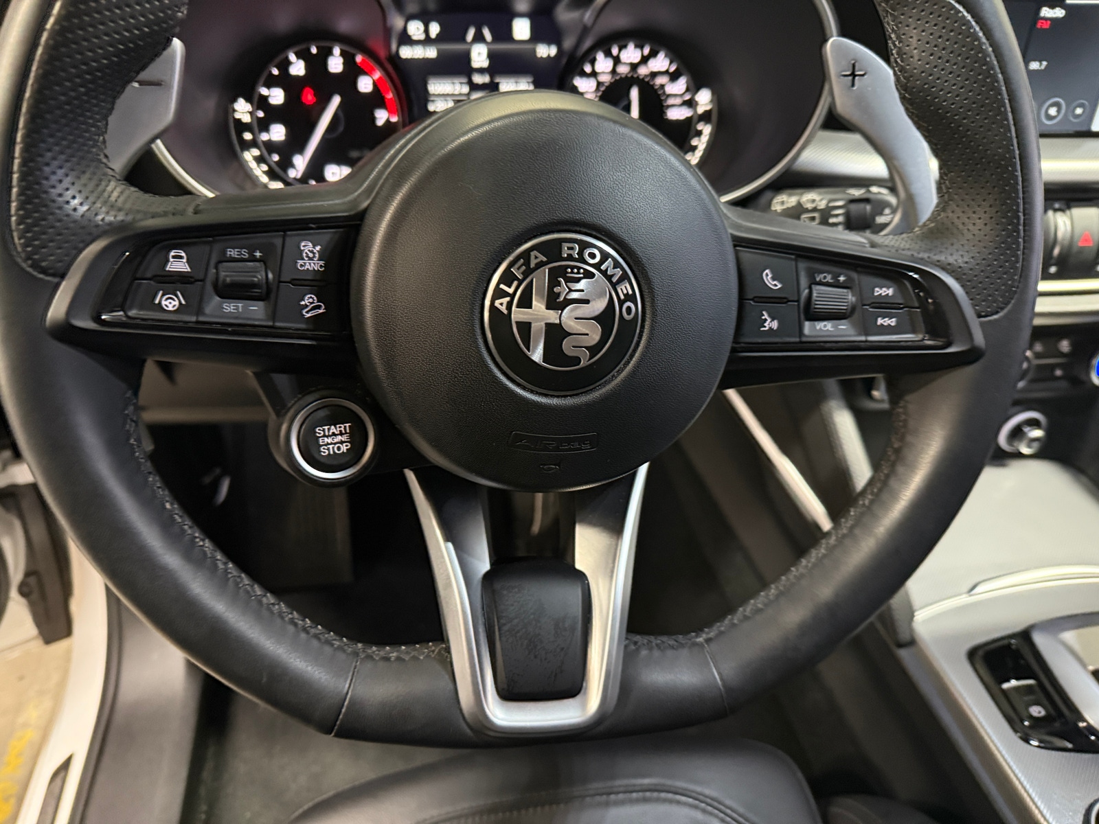 Thumbnail: 2023 Alfa Romeo Stelvio - 4