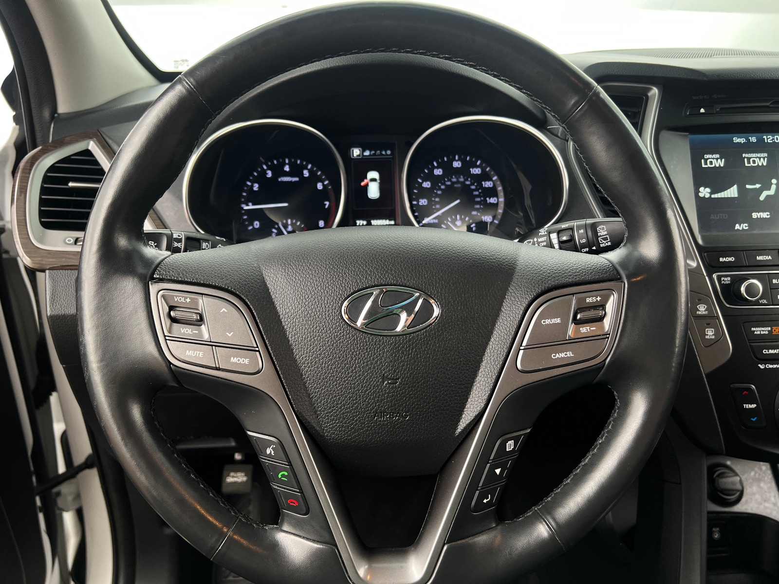 Thumbnail: 2017 Hyundai Santa Fe - 4