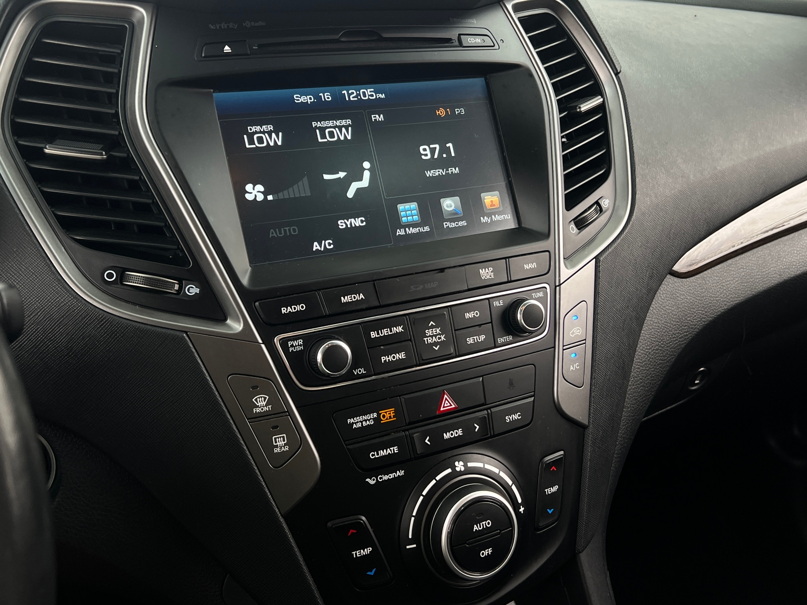 Thumbnail: 2017 Hyundai Santa Fe - 3