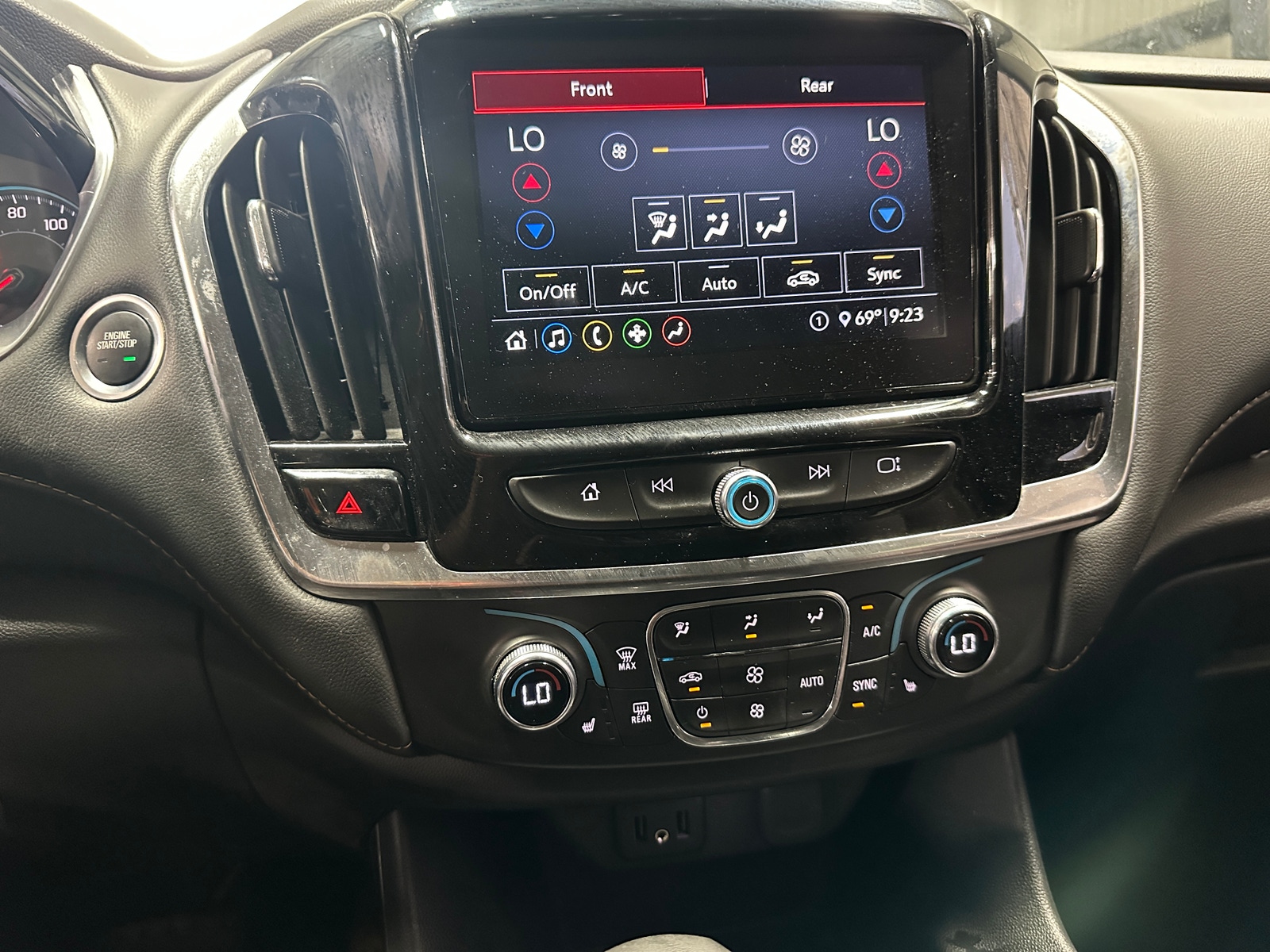 Thumbnail: 2021 Chevrolet Traverse - 4