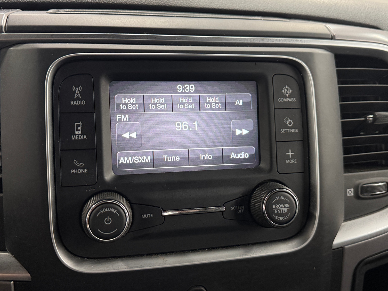 Thumbnail: 2022 RAM 1500 Classic - 4