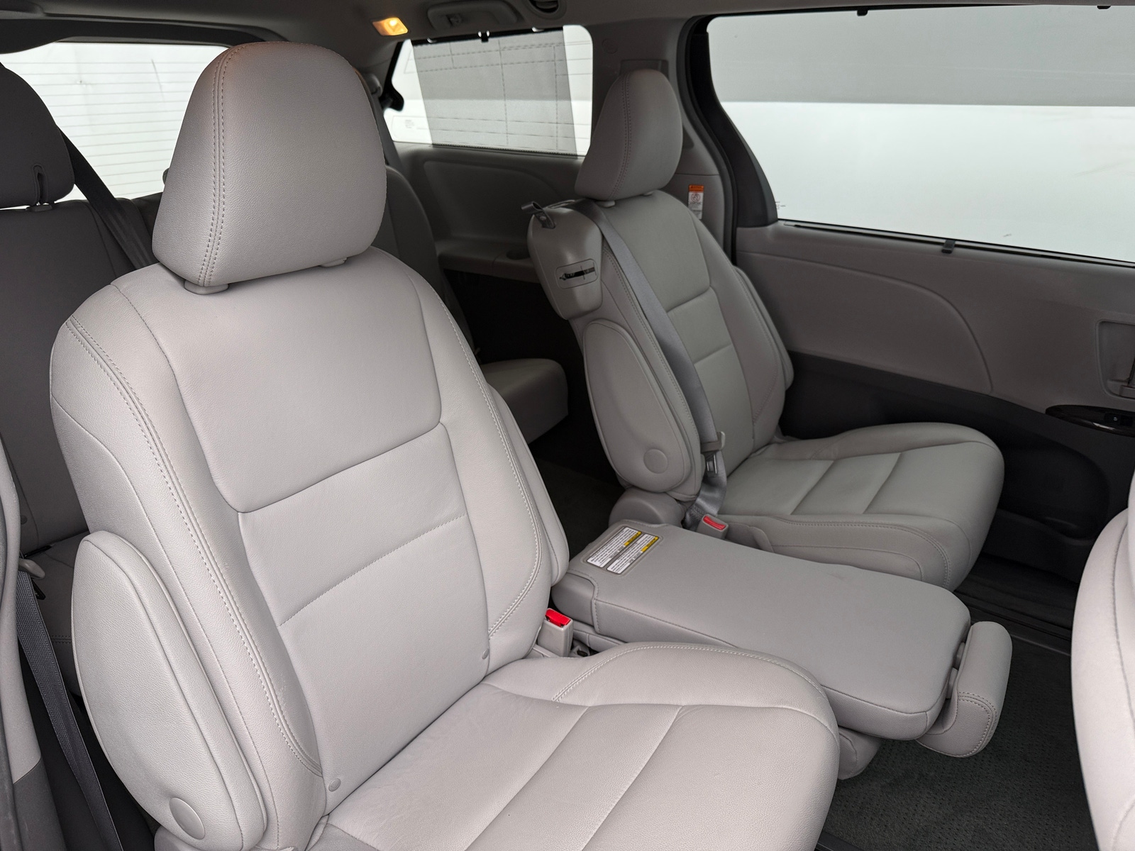 Thumbnail: 2017 Toyota Sienna - 5