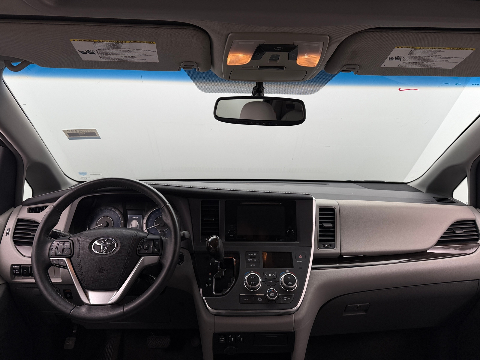 Thumbnail: 2017 Toyota Sienna - 2