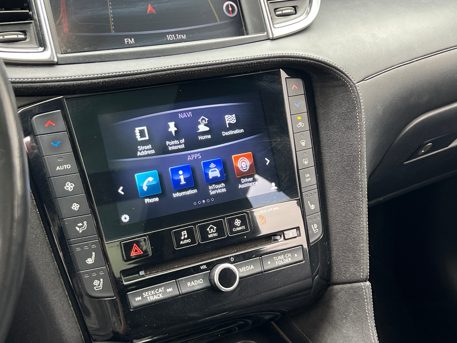 Thumbnail: 2019 INFINITI QX50 - 3