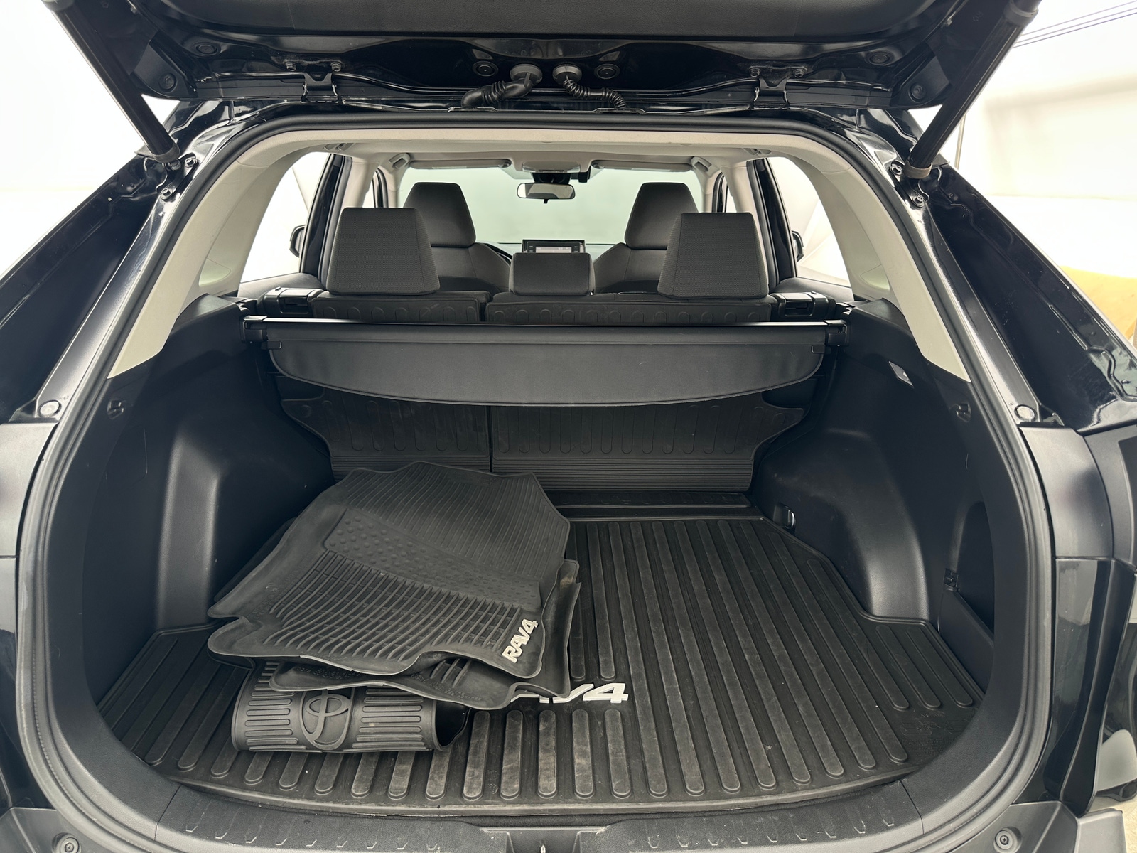 Thumbnail: 2019 Toyota RAV4 - 7