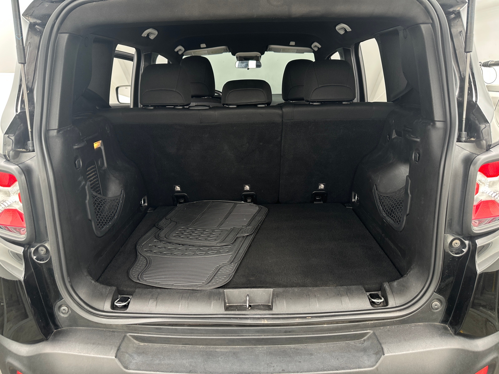 Thumbnail: 2018 Jeep Renegade - 7