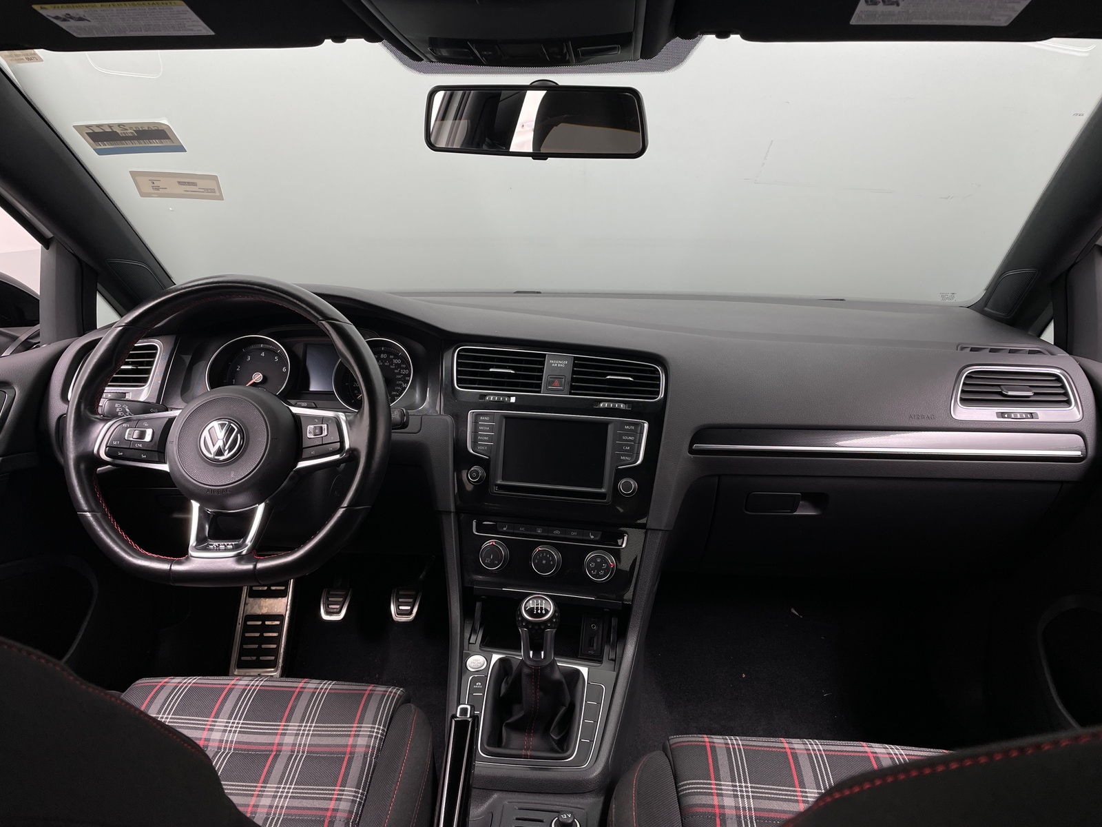 Thumbnail: 2017 Volkswagen Golf - 3