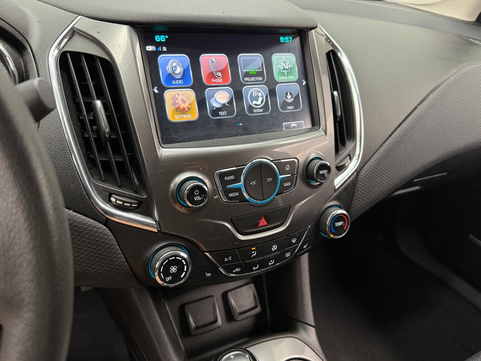 Thumbnail: 2018 Chevrolet Cruze - 4
