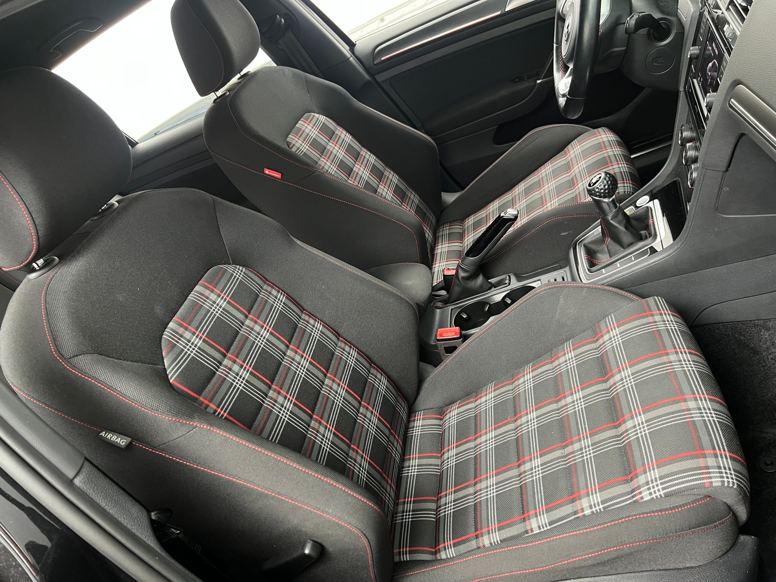 Thumbnail: 2019 Volkswagen Golf - 2
