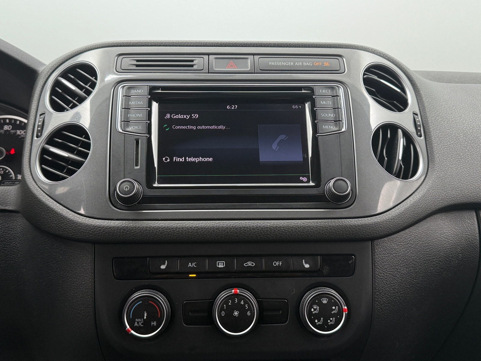 Thumbnail: 2017 Volkswagen Tiguan - 4