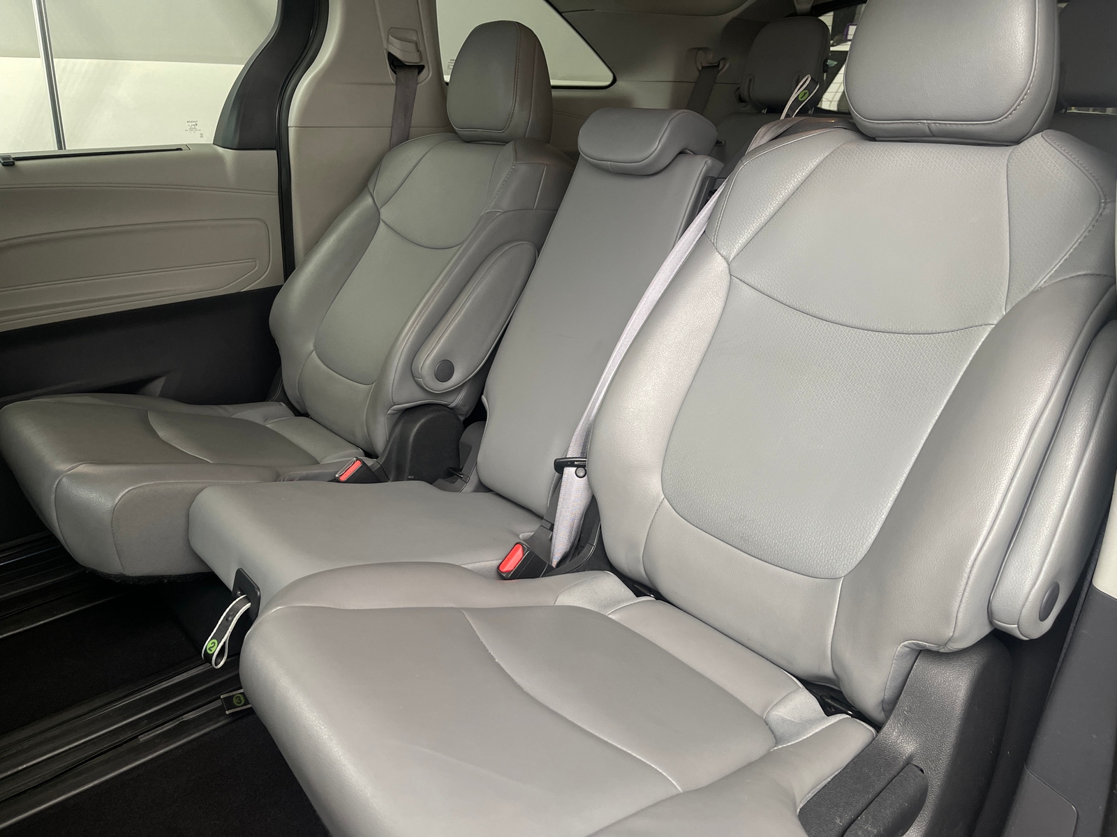 Thumbnail: 2022 Toyota Sienna - 5