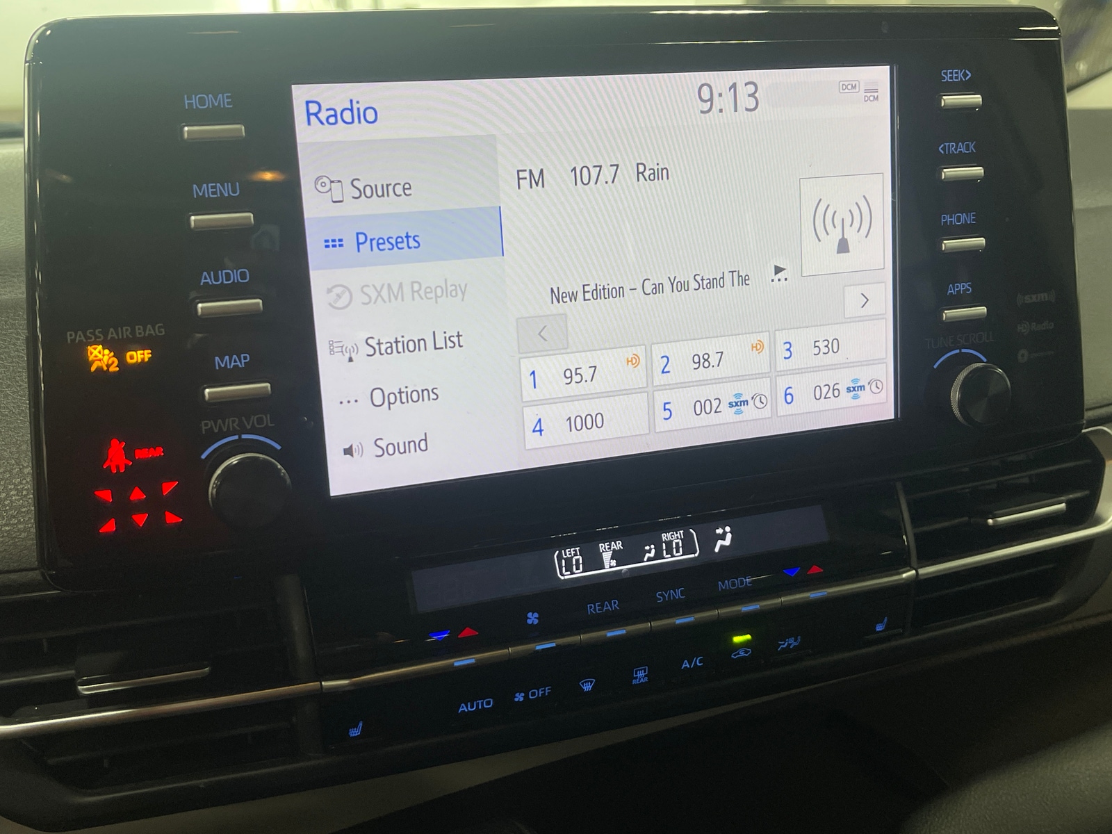 Thumbnail: 2022 Toyota Sienna - 3