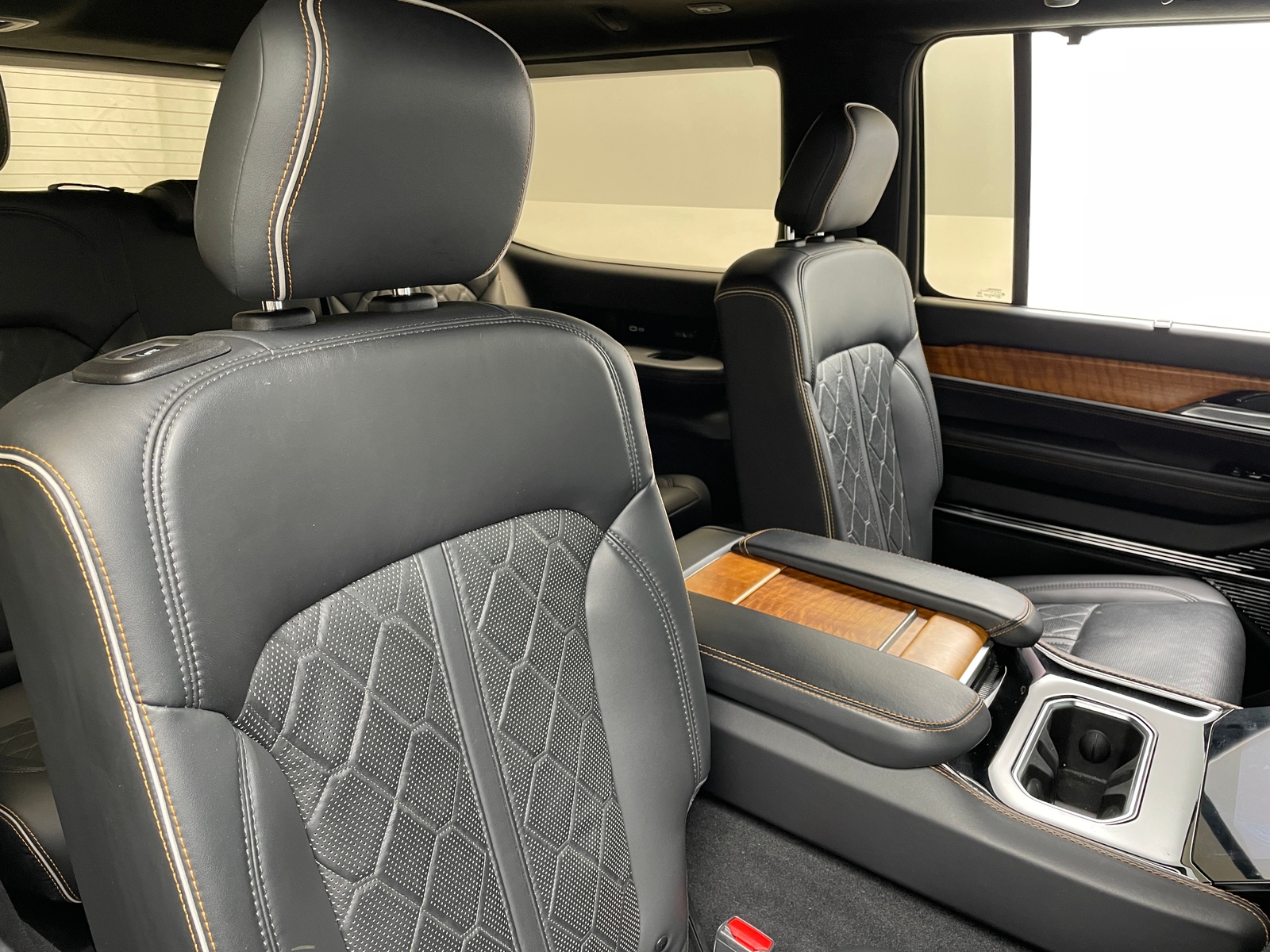 Thumbnail: 2022 Jeep Grand Wagoneer - 5
