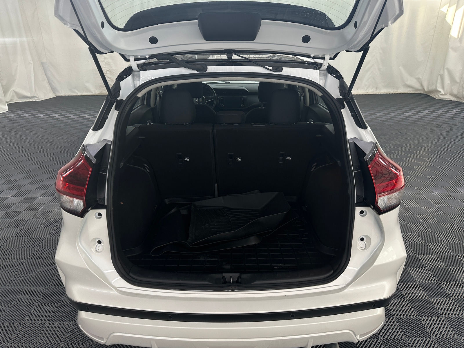 Thumbnail: 2023 Nissan Kicks - 7
