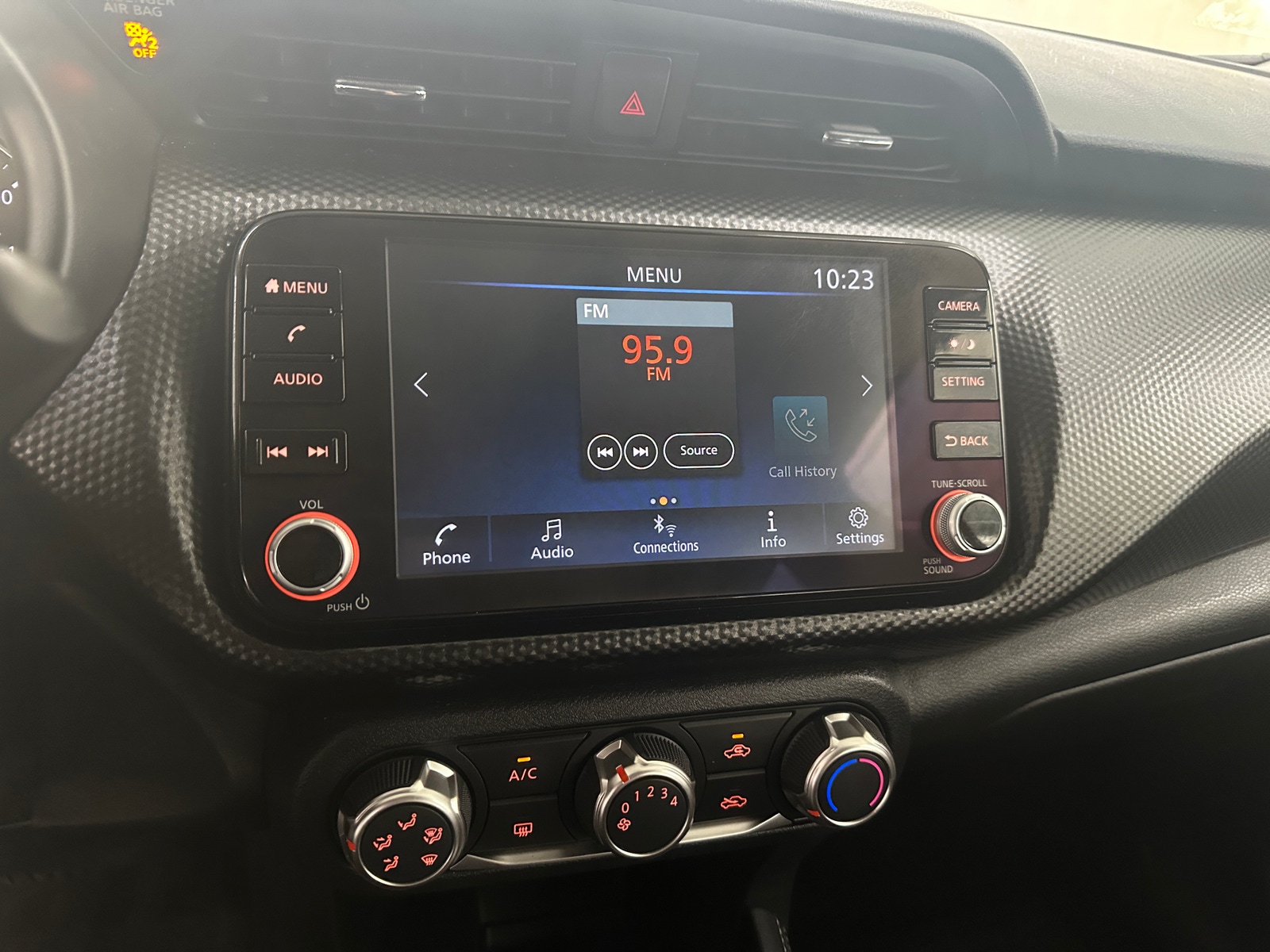 Thumbnail: 2023 Nissan Kicks - 4