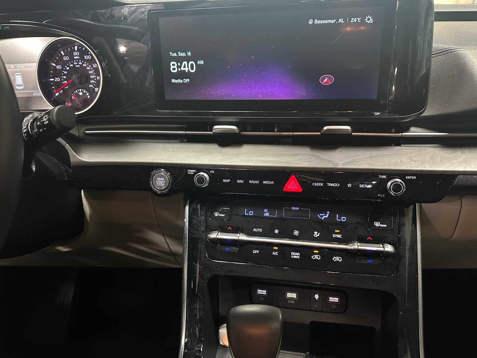 Thumbnail: 2023 Kia Carnival - 3