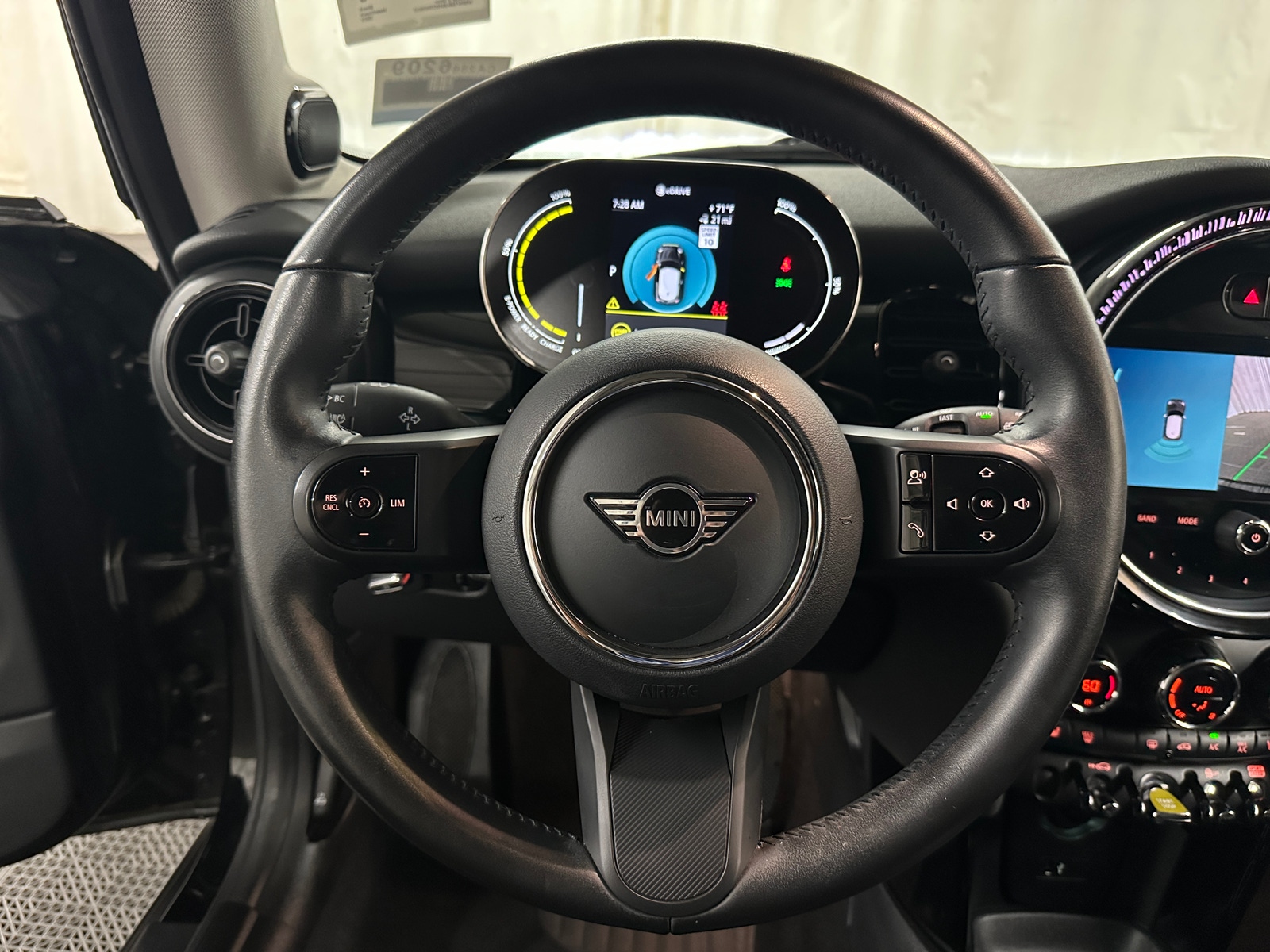Thumbnail: 2022 MINI Cooper Hardtop - 4