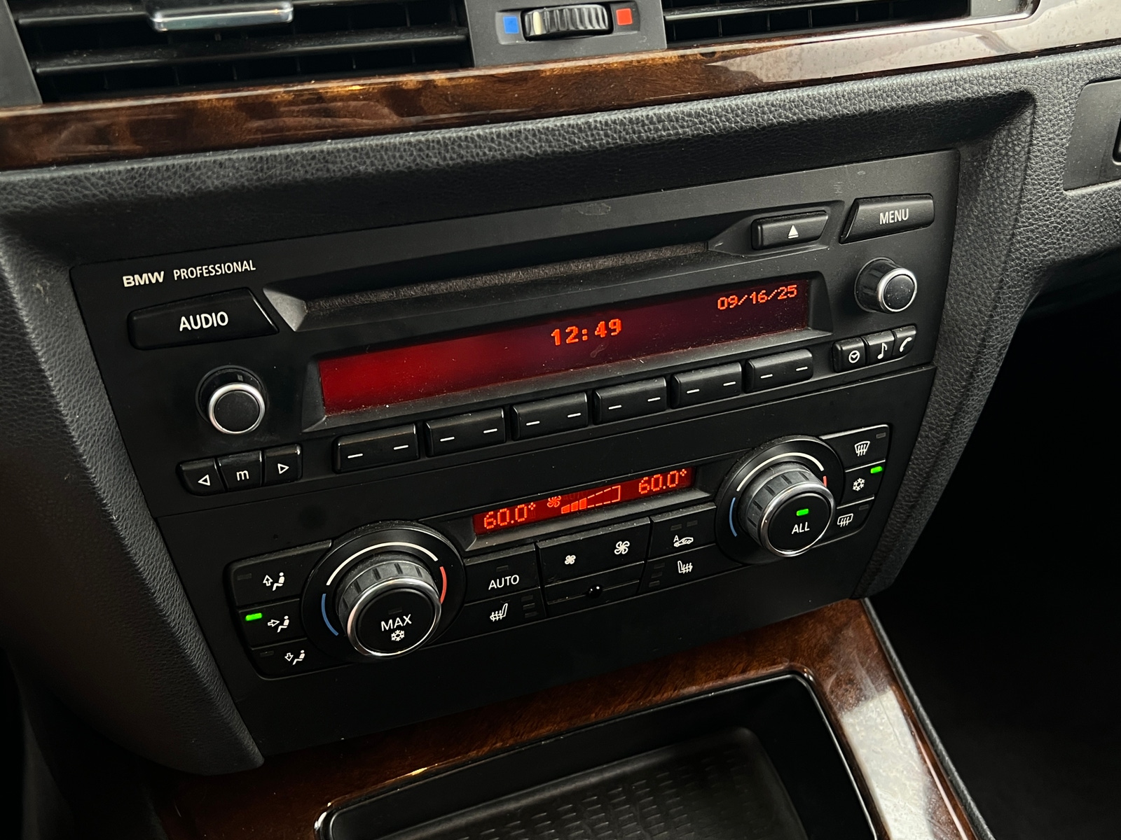 Thumbnail: 2012 BMW 3 Series - 3