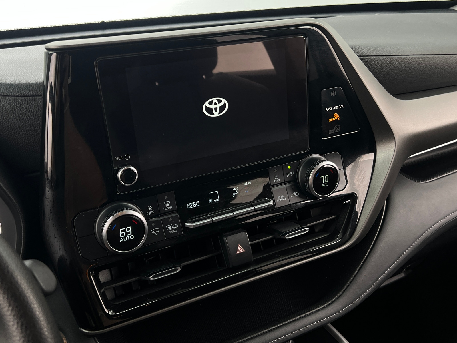 Thumbnail: 2023 Toyota Highlander - 4