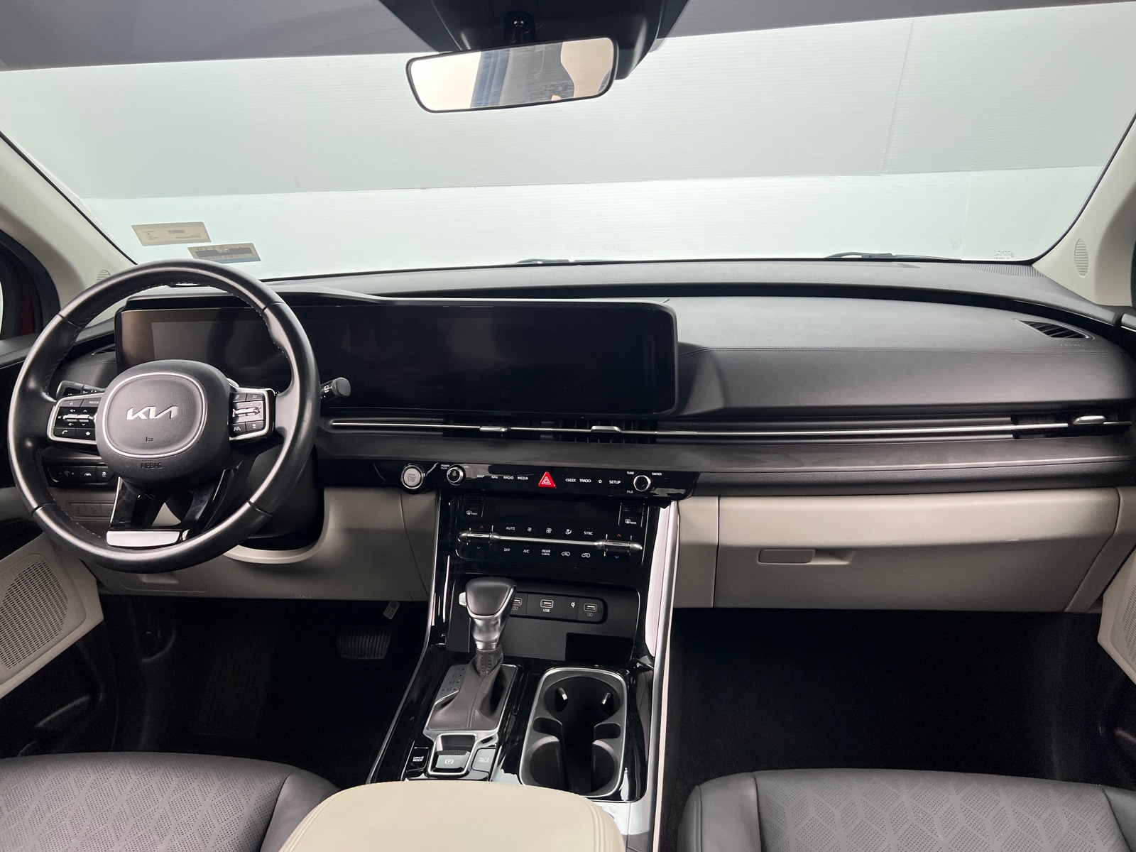 Thumbnail: 2023 Kia Carnival - 2