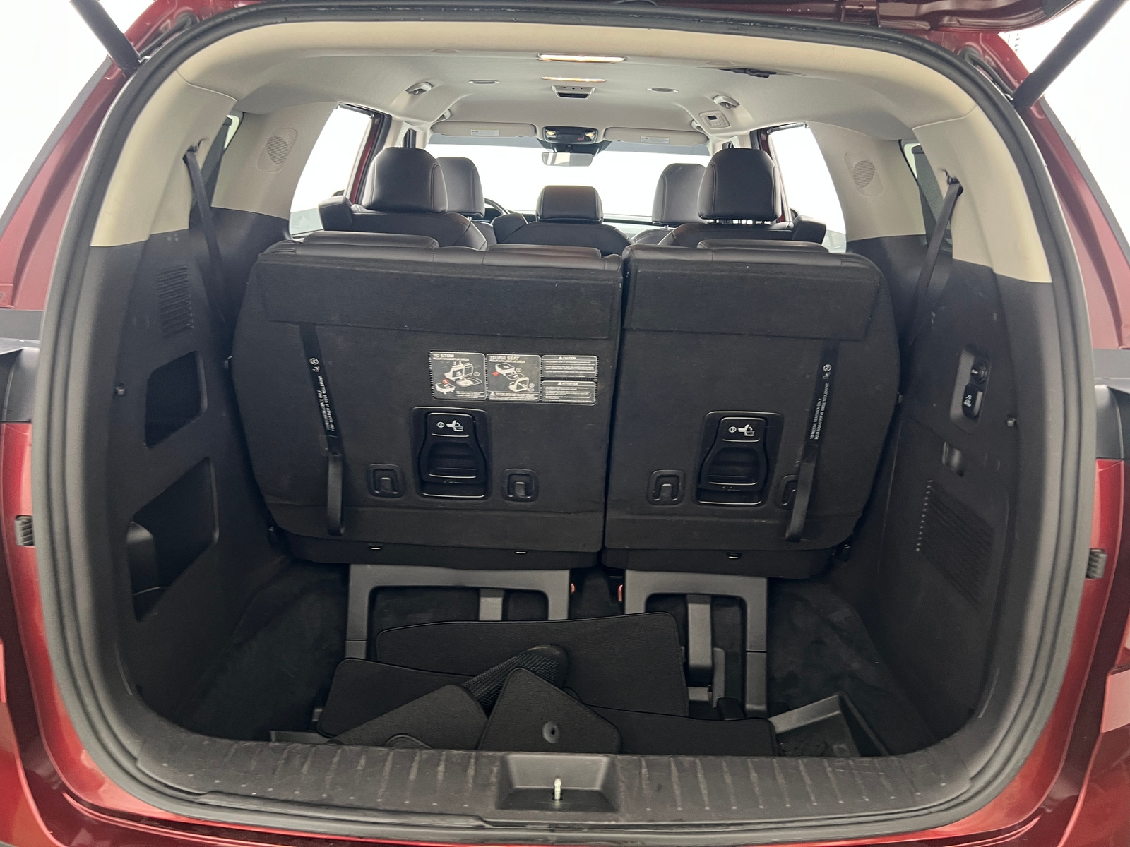 Thumbnail: 2023 Kia Carnival - 6