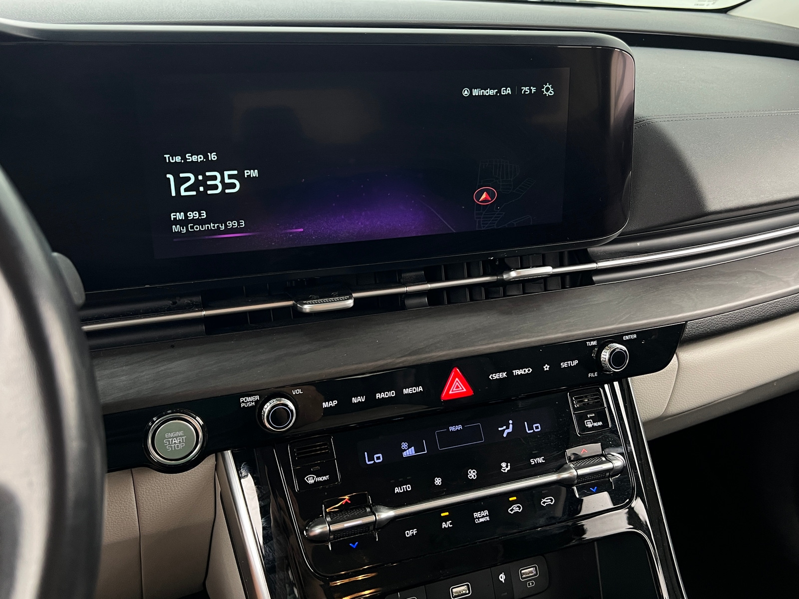 Thumbnail: 2023 Kia Carnival - 3