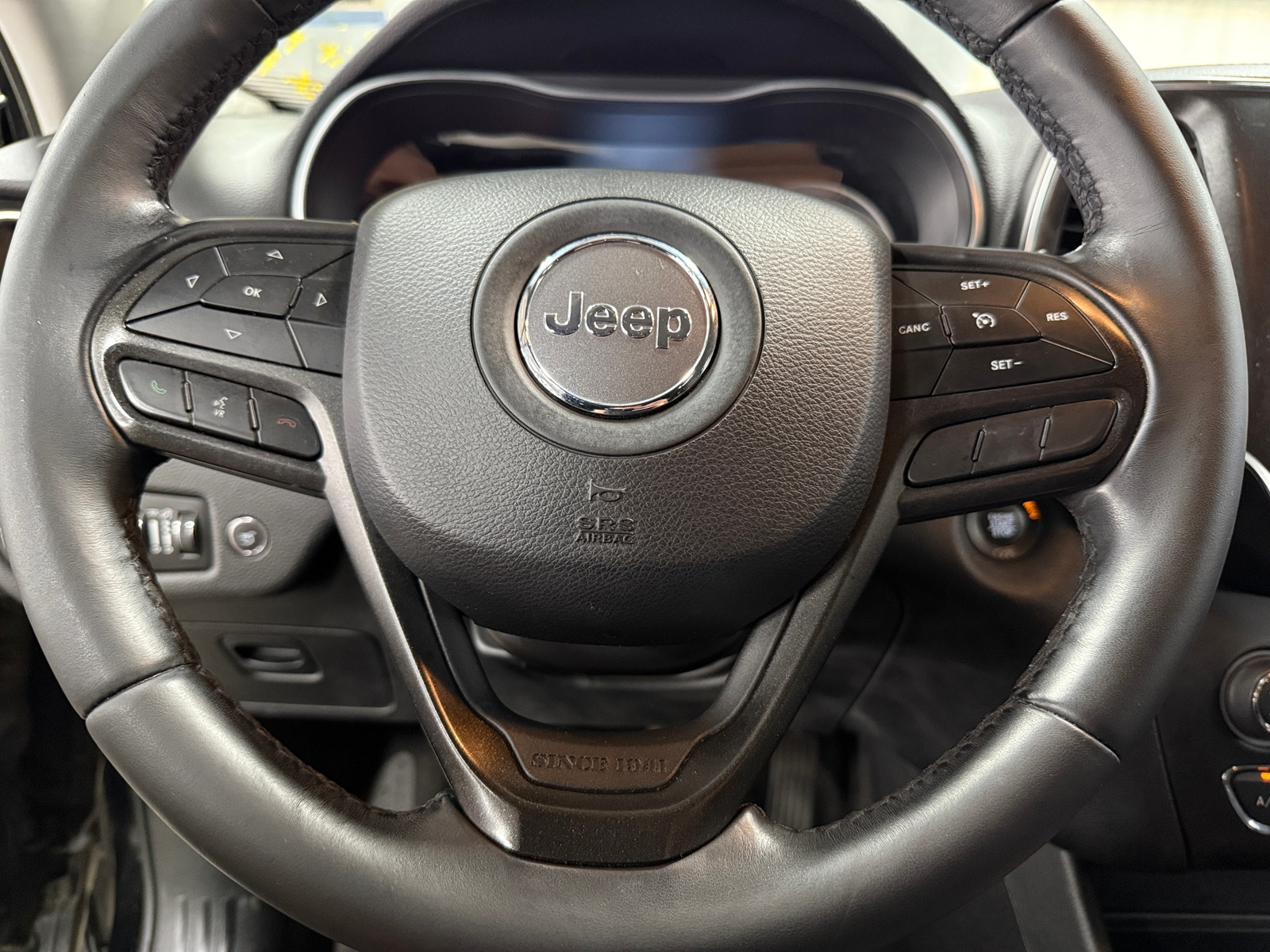 Thumbnail: 2019 Jeep Cherokee - 5