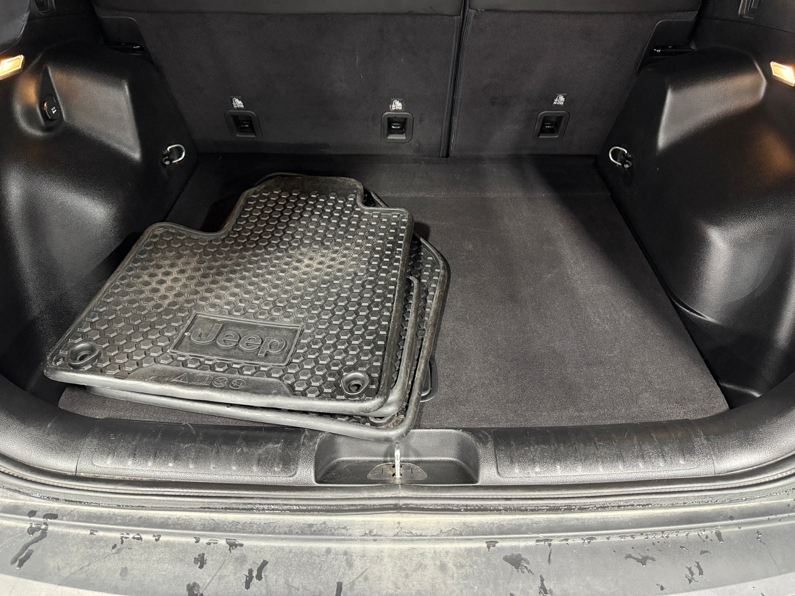 Thumbnail: 2019 Jeep Cherokee - 7
