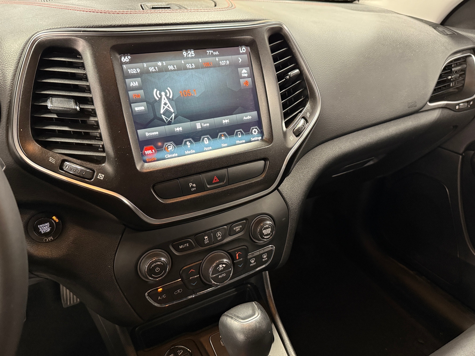 Thumbnail: 2019 Jeep Cherokee - 4