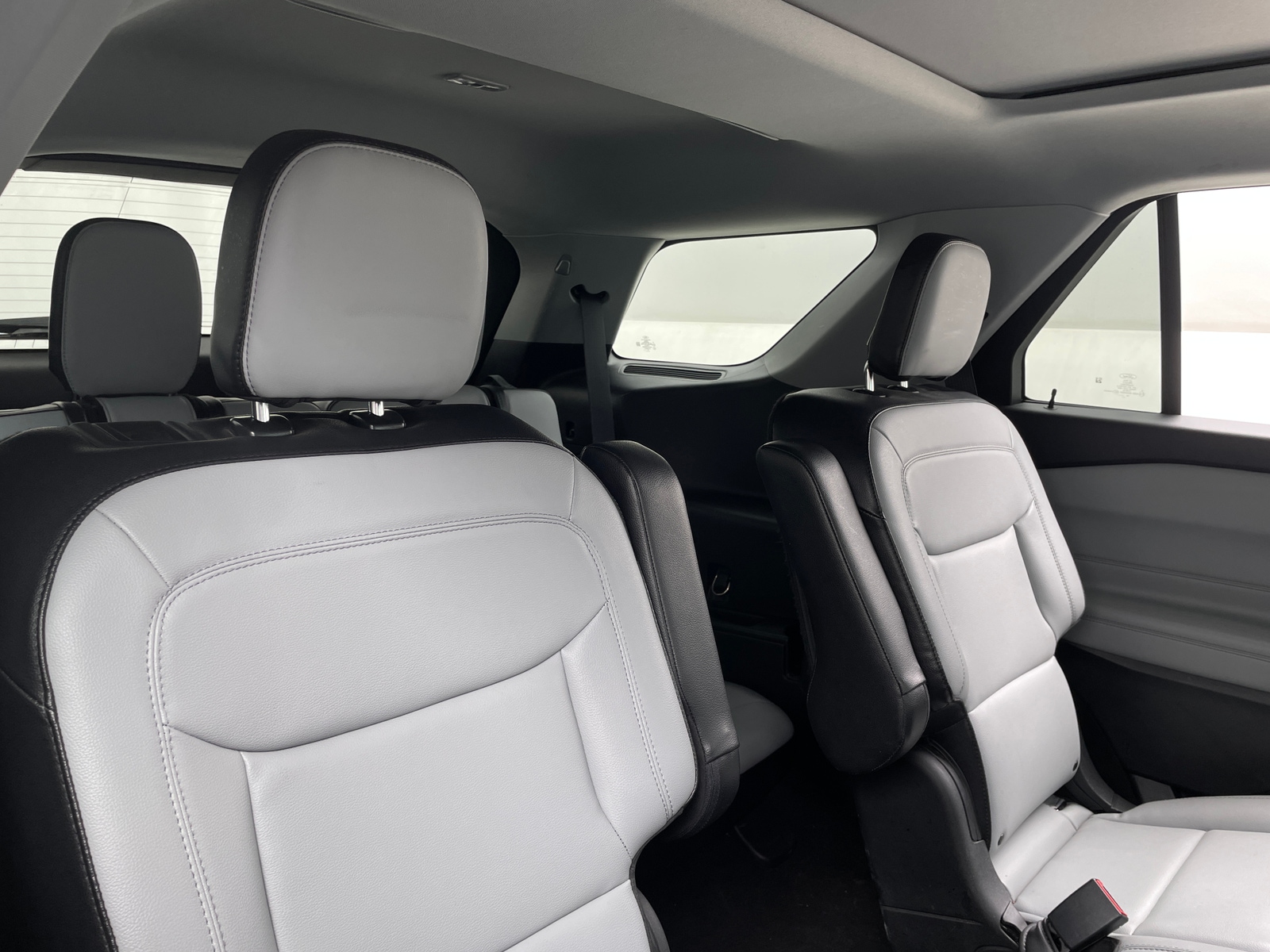 Thumbnail: 2021 Ford Explorer - 6