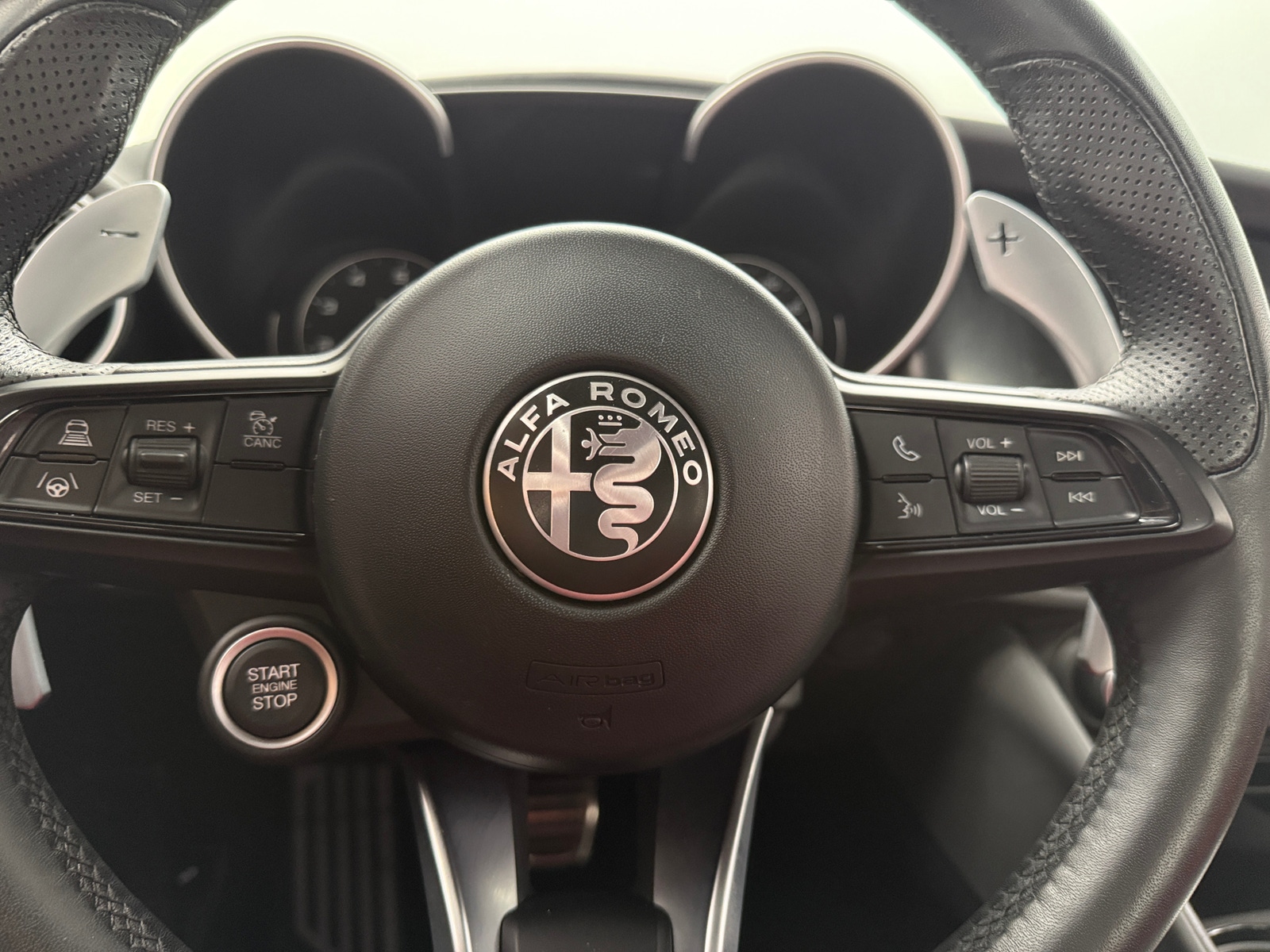 Thumbnail: 2022 Alfa Romeo Giulia - 4